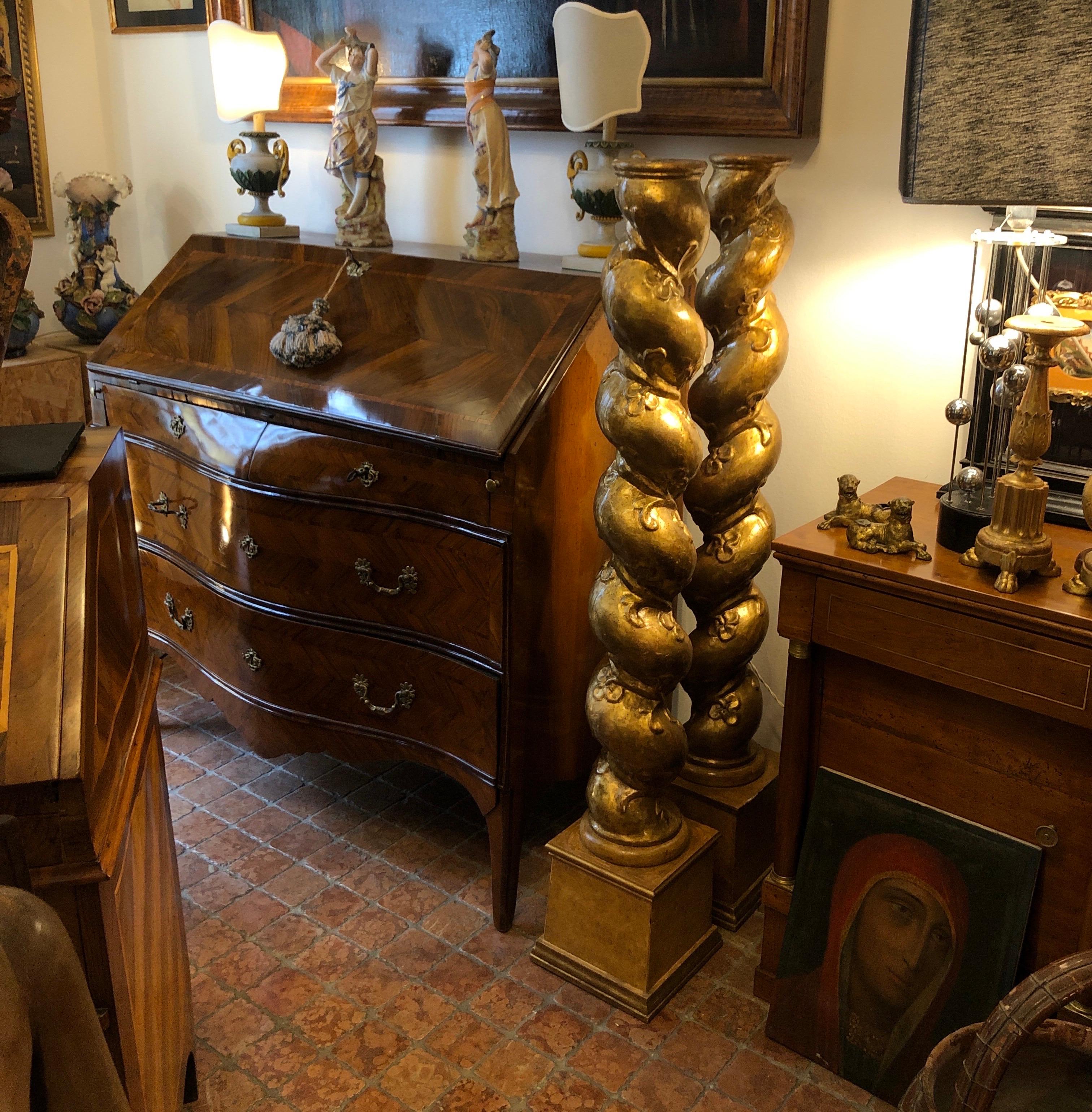 Coppia di Colonne Italiane Dorate XVII Secolo Tortili con Intaglio Floreale en vente 8