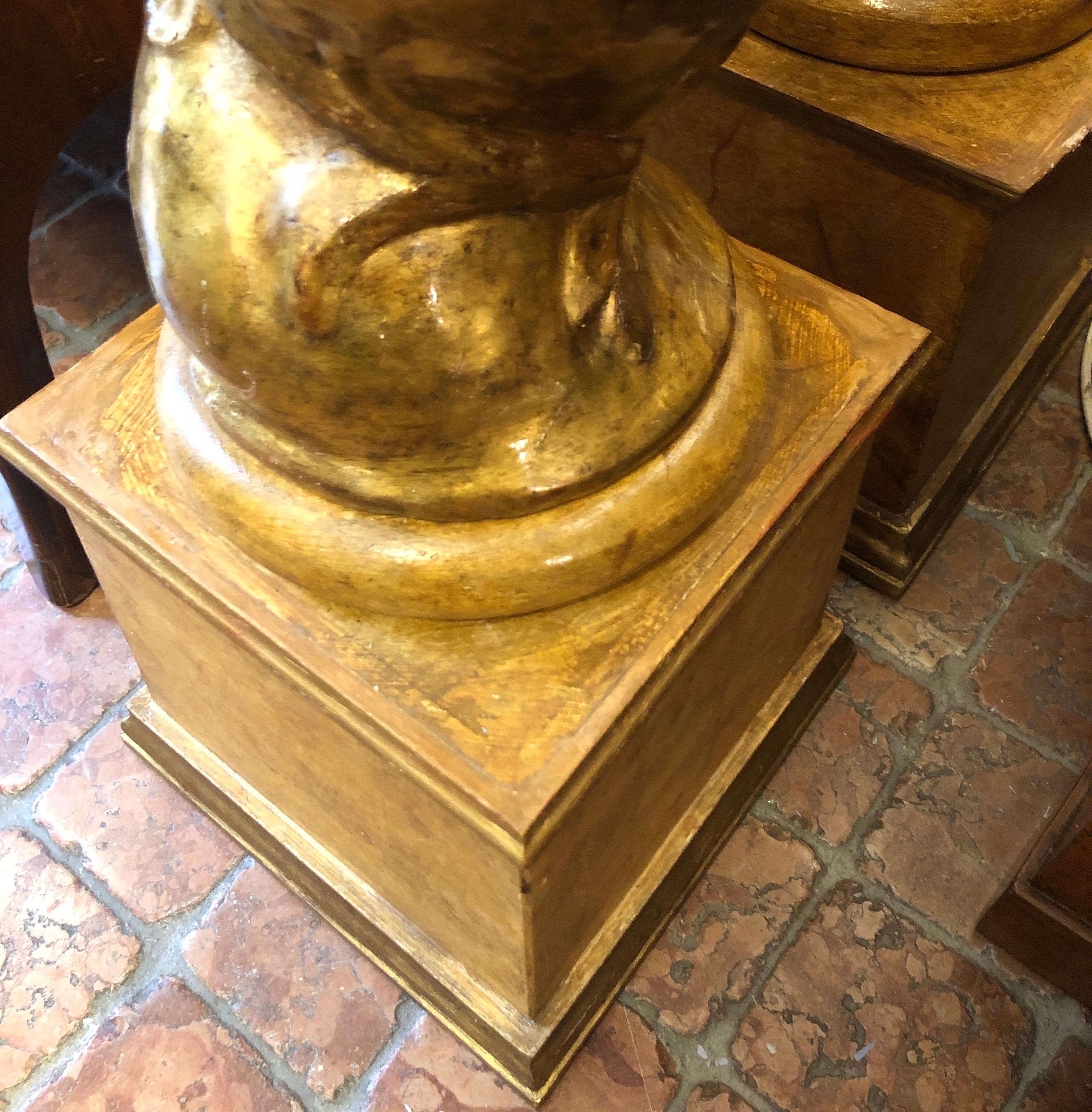 Coppia di Colonne Italiane Dorate XVII Secolo Tortili con Intaglio Floreale en vente 10
