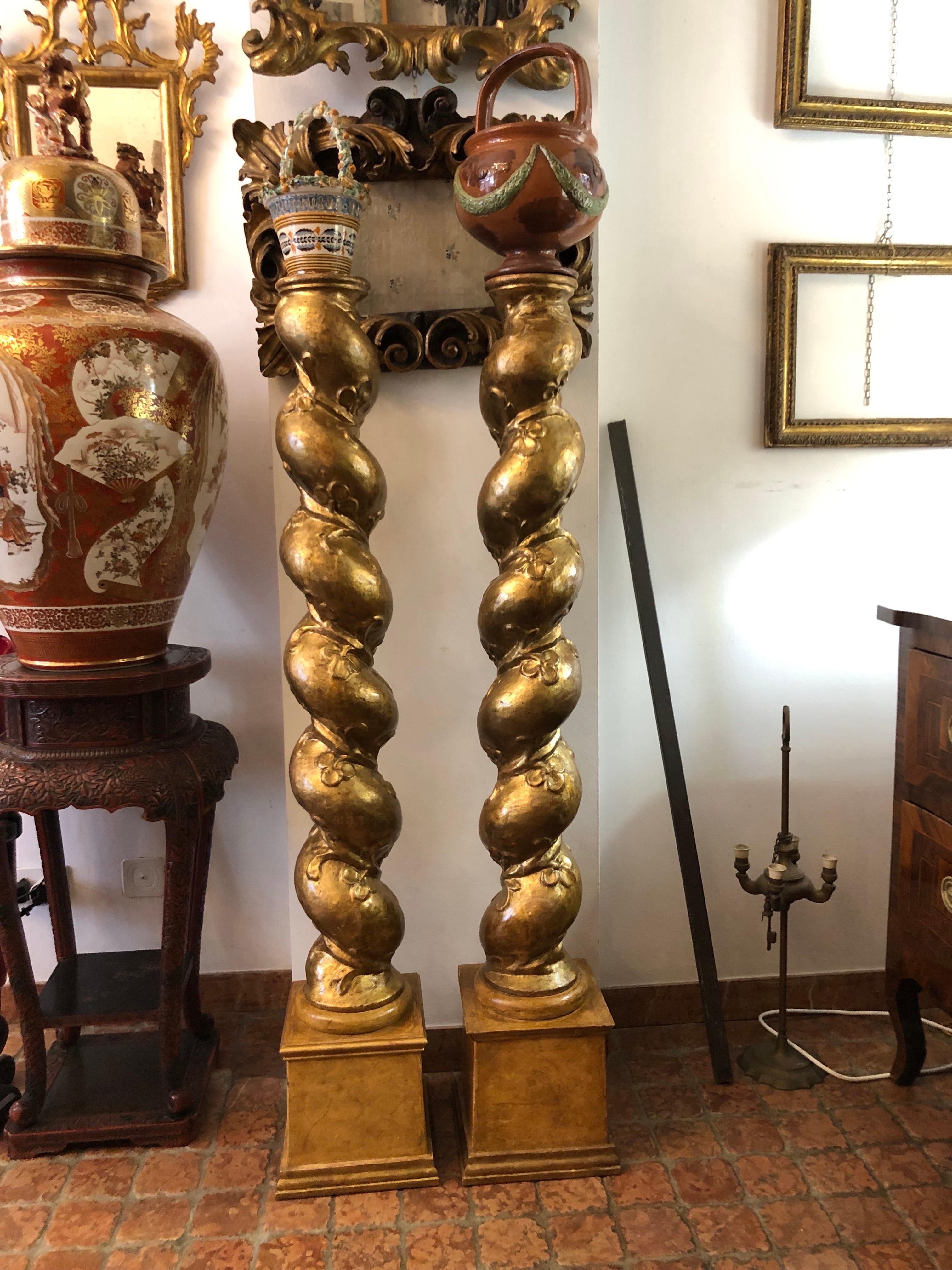 Large Red and Gold Vase In Porcelain Kutani Meiji Period with Small Table For Sale 12