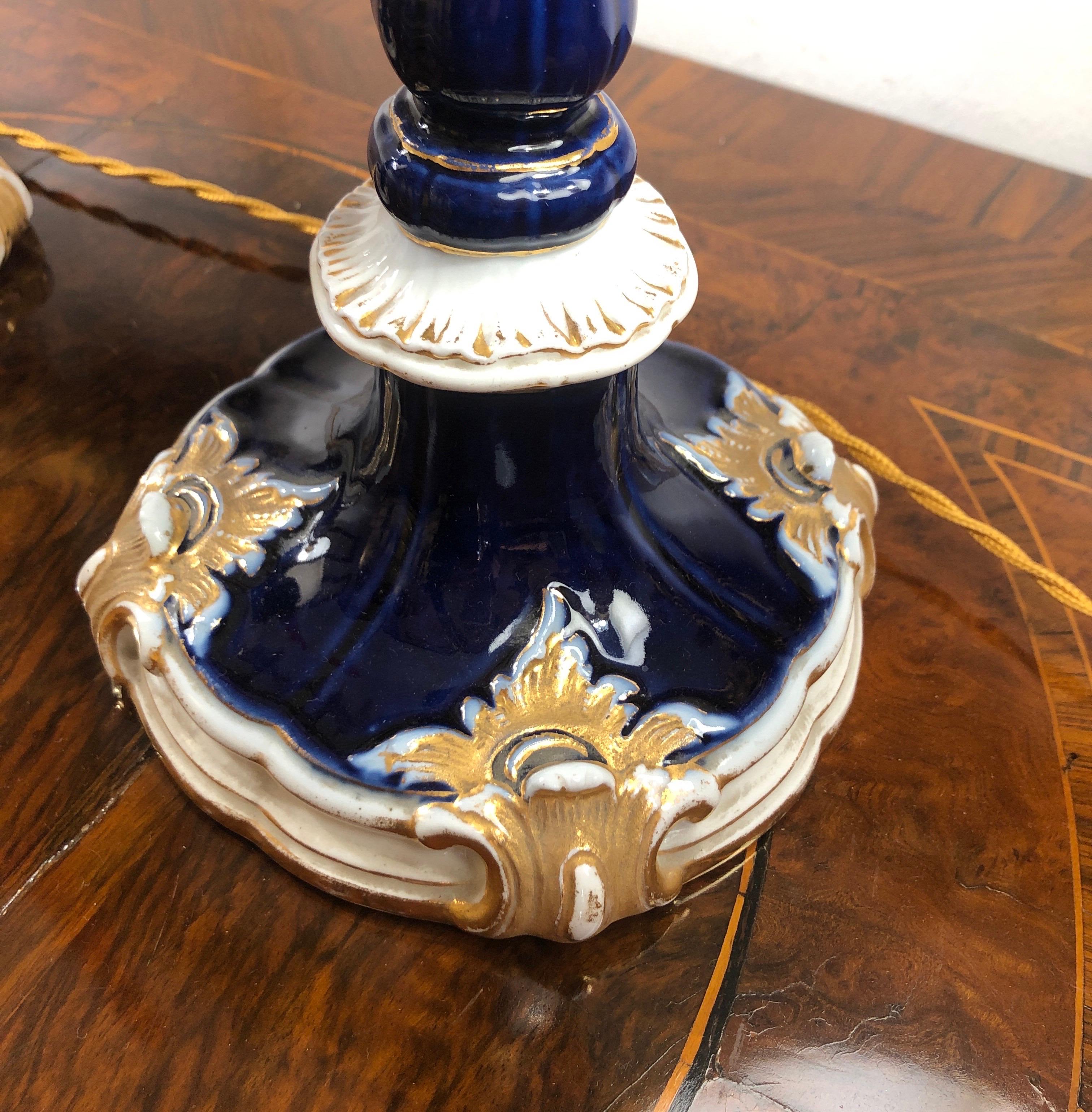 Coppia di Candelieri Meissen Blu Cobalto Bianco e Oro Prima Metà XIX Secolo in vendita 4
