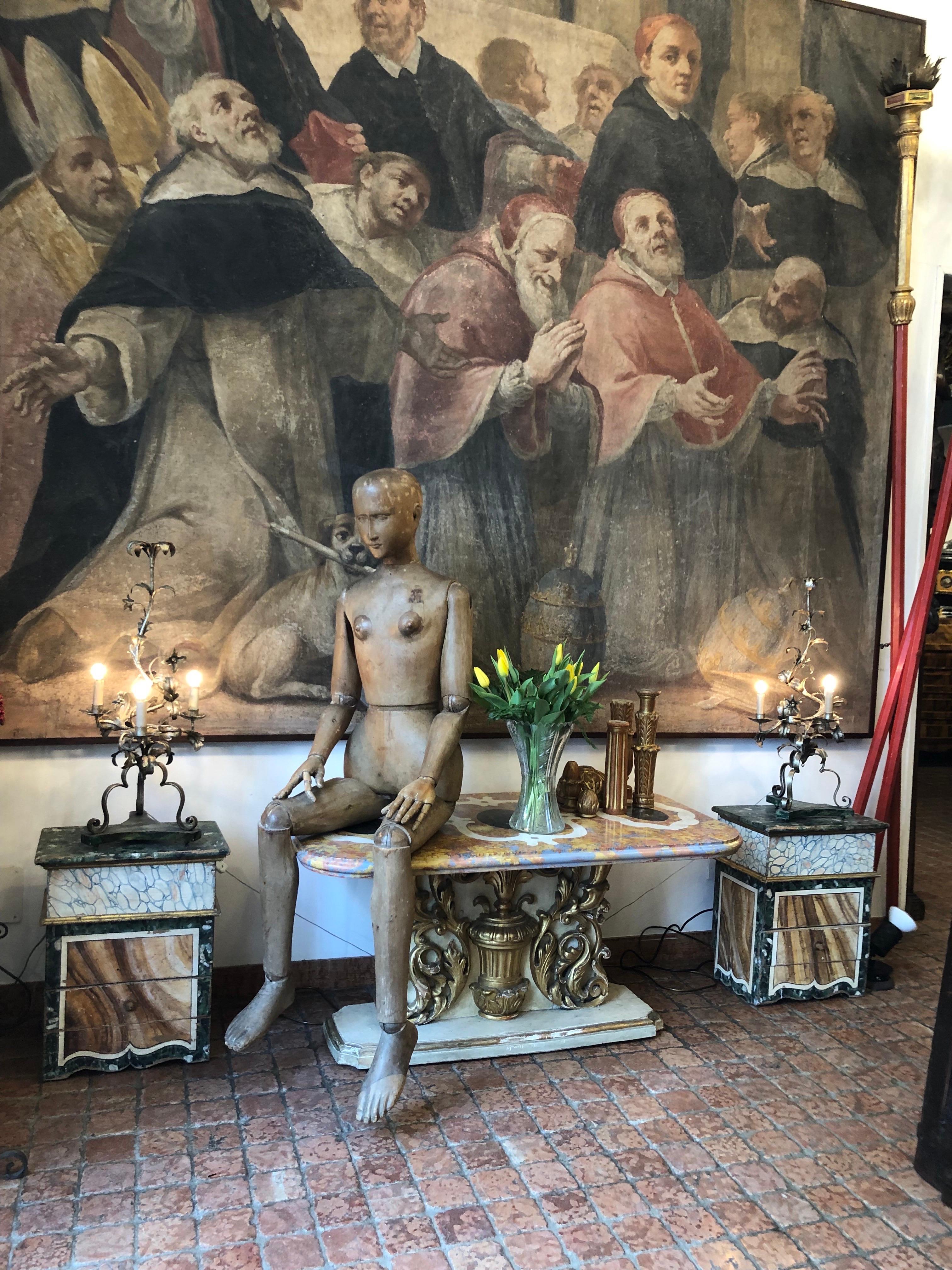 Italienischer niedriger Tisch Scagliola Platte und Sockel mit vergoldeten Barockfriesen 1700 im Angebot 7