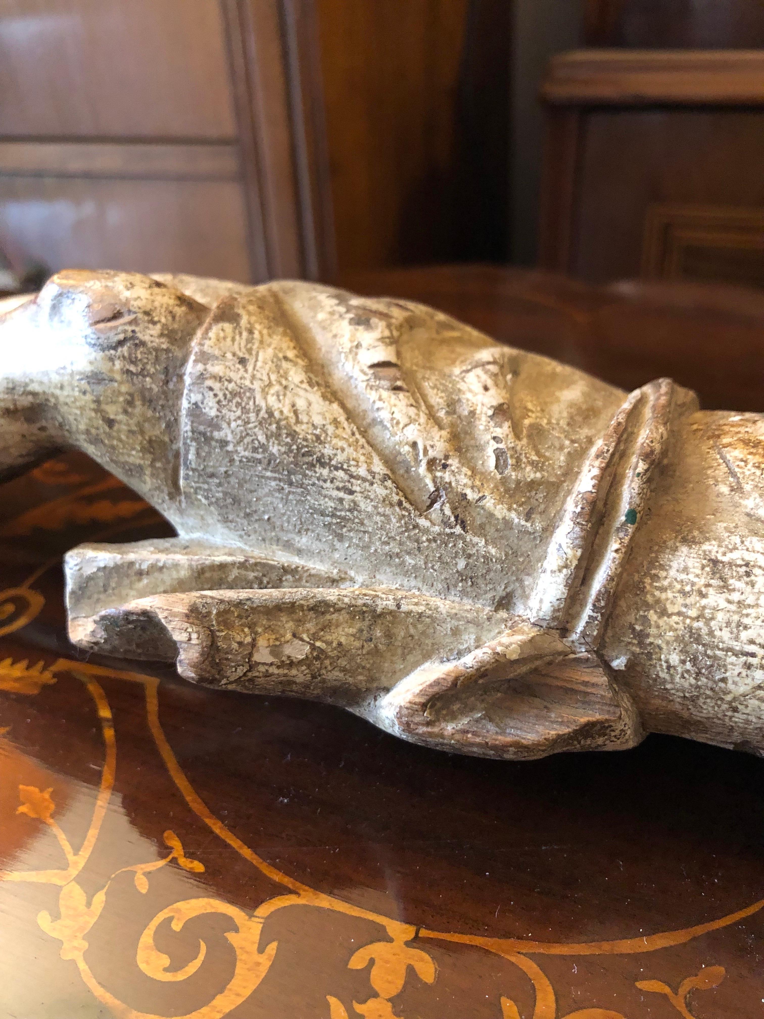 Christ en croix Sculpture religieuse italienne sculptée et laquée 18e siècle en vente 1