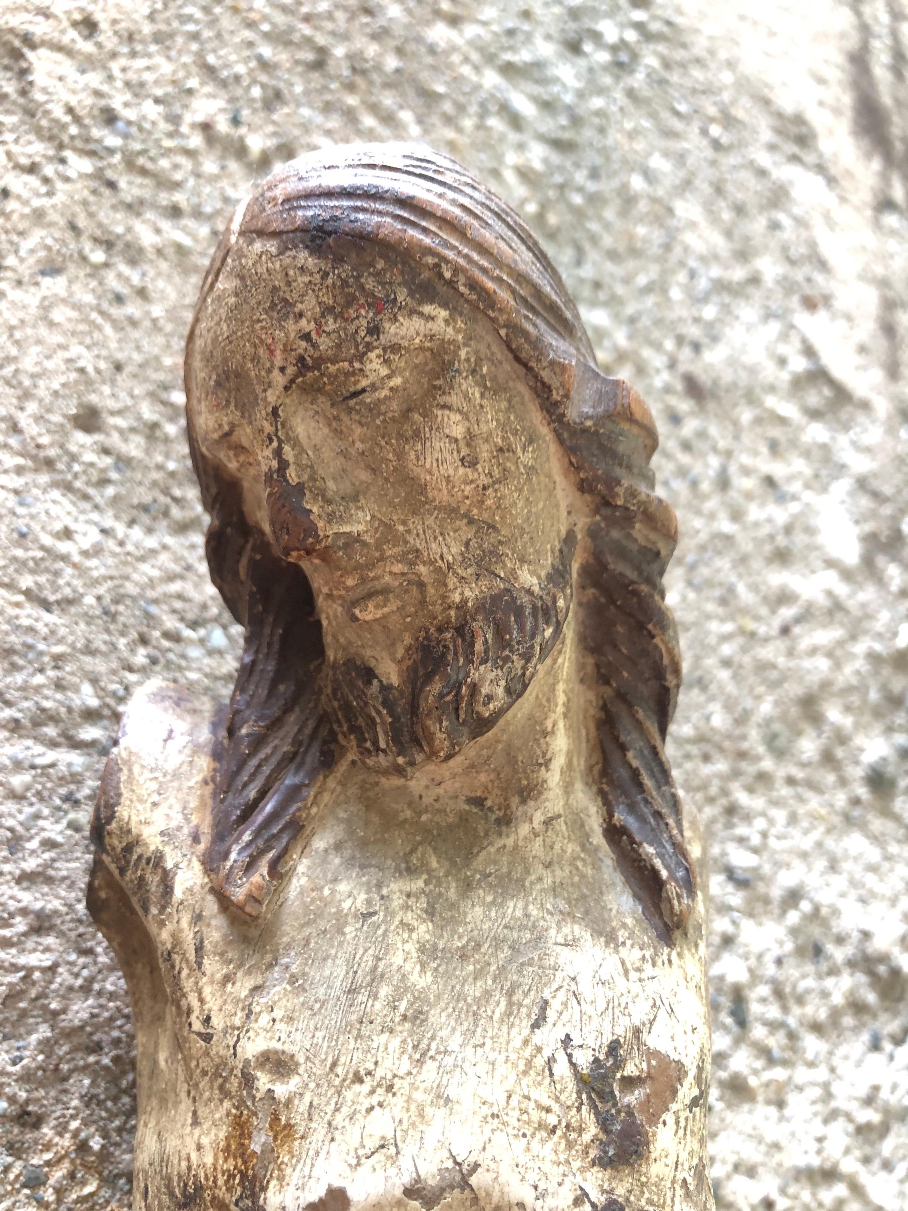 Christ en croix Sculpture religieuse italienne sculptée et laquée 18e siècle en vente 8