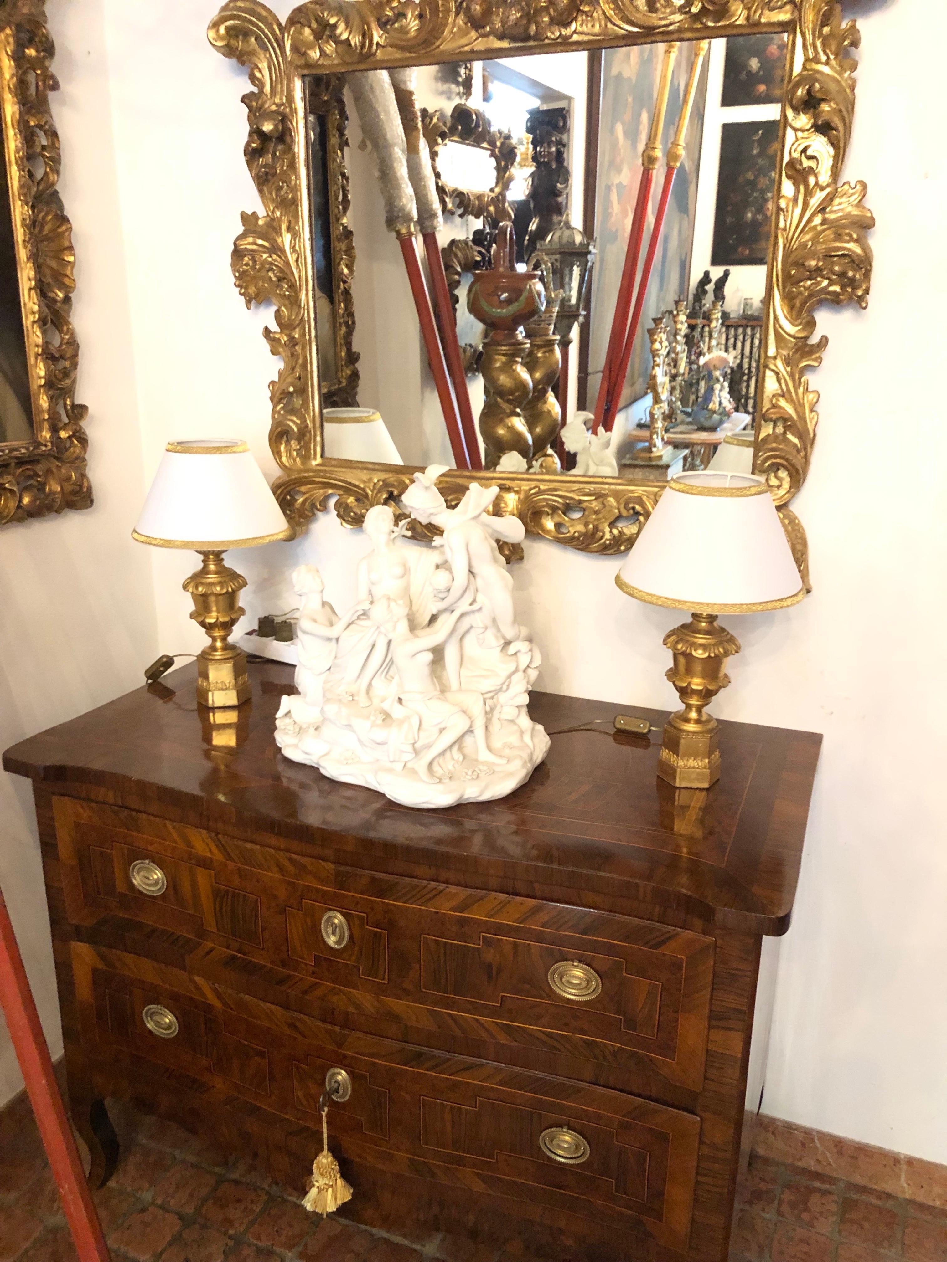 Pareja de lámparas imperio italianas doradas del siglo XIX en madera tallada 19th Century en venta