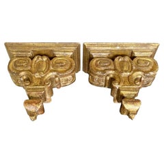 Étagères baroques italiennes en bois sculpté à la main et doré, XVIIe siècle, paire