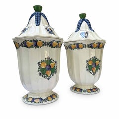 Vases en céramique italienne Richard Ginori, peints à la main avec des motifs de fruits, 1900, lot de deux