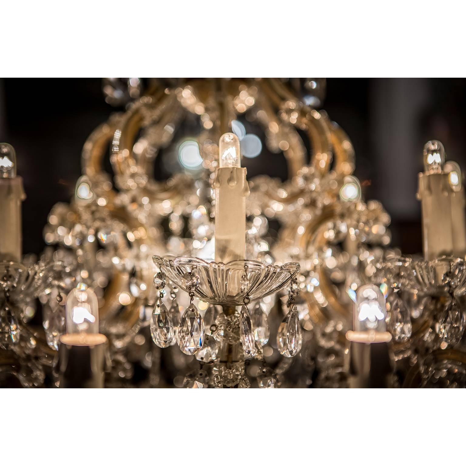 Large Italian Maria Theresa TwentyFour Light Crystal Chandelier Mid 20th Century In Excellent Condition In Milan, IT