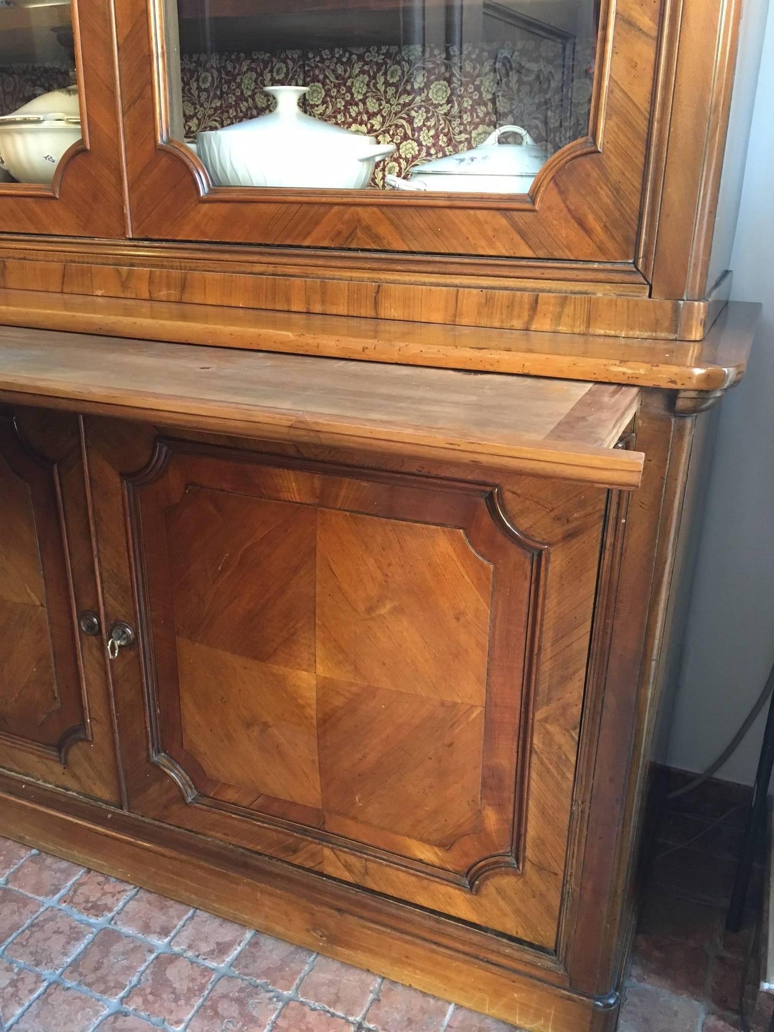 Mid-19th Century Walnut Bookcase, Italian Two-Part Cabinet In Good Condition In Milan, IT