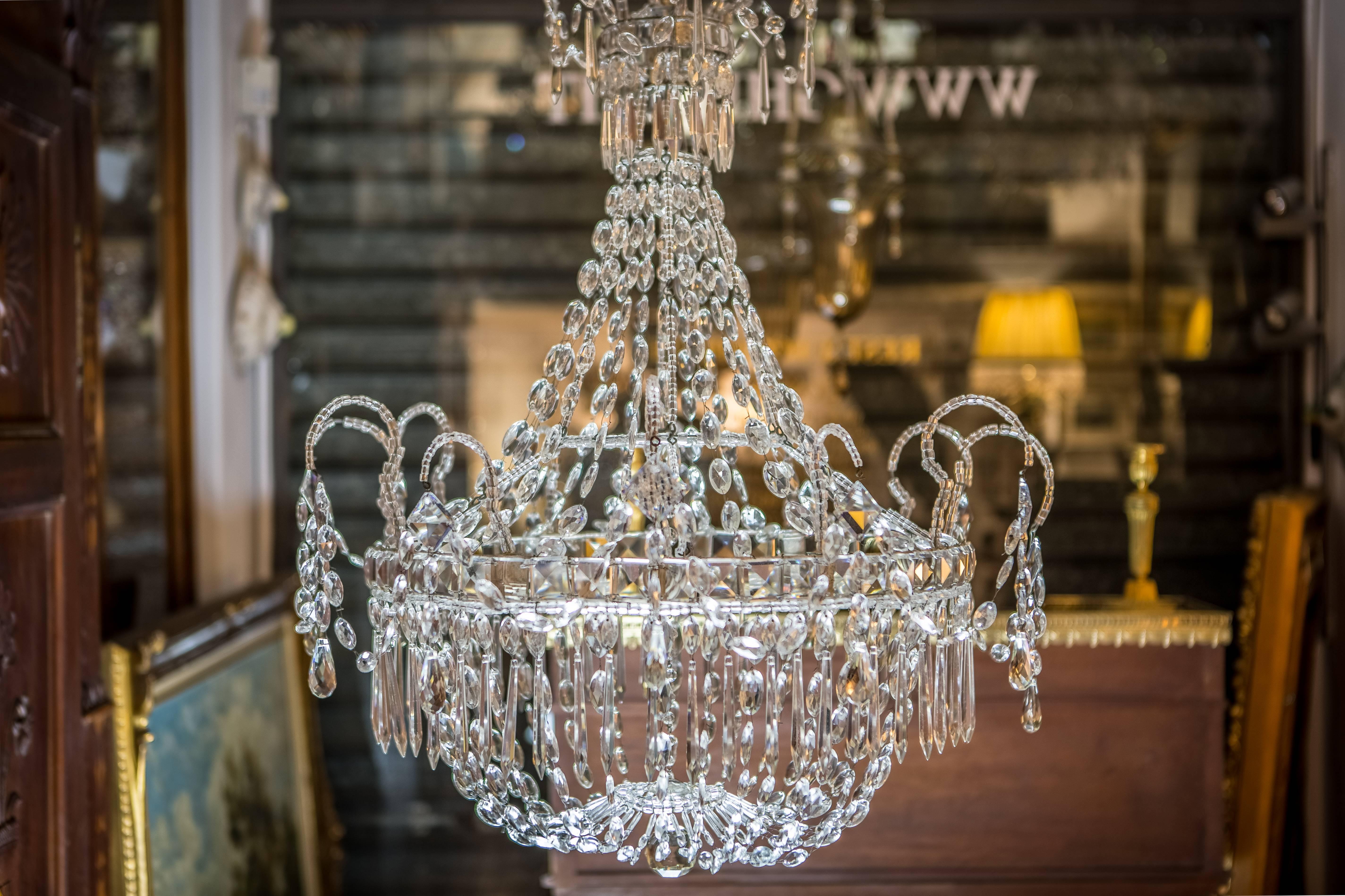 Empire beaded crystal six-light chandelier, Italian origin, circa 1860, excellent and original condition.
Circular drop shaped, timeless charme of Bohemian crystal drop shaped structure, finely decorated by hook curved beaded crystal arms on the