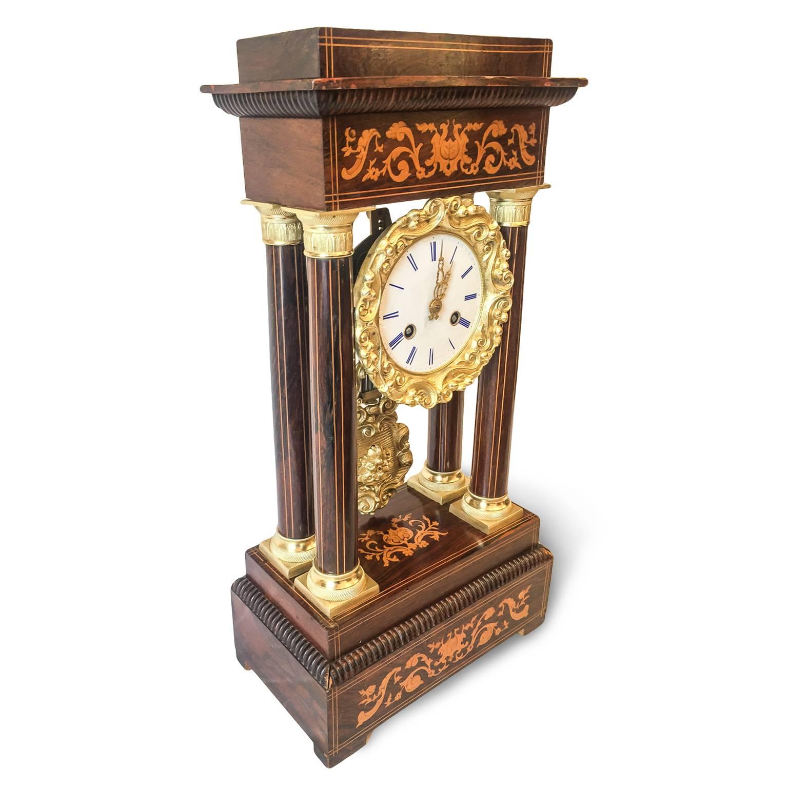 An elegant tall table, mantel clock, it's a French work with inlaid vegetal and geometric details and gilded bronze elements.
It dates back to the Napoleon III period, circa 1870, of French origin.
The wooden case has delicate scrolling medallions