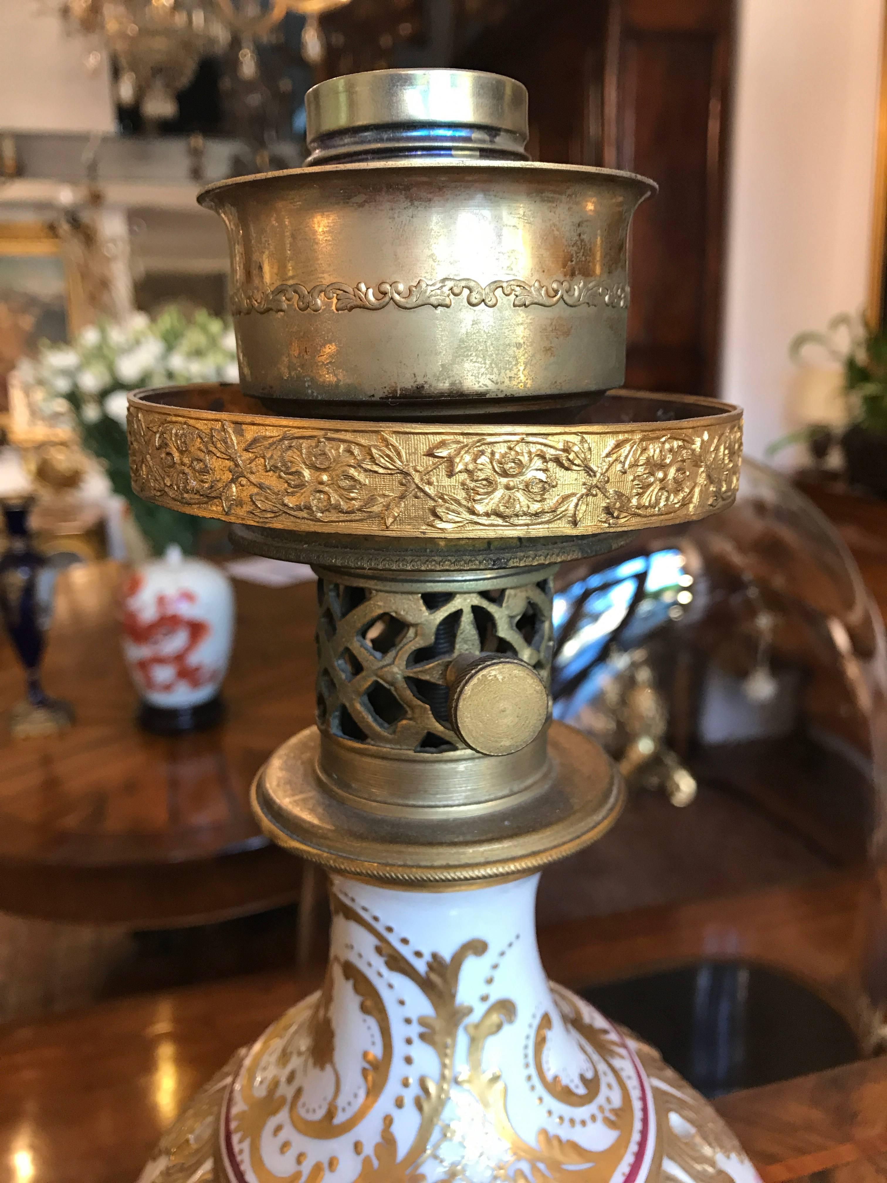 Italian Porcelain Table Lamp by Mangani Firenze 1970 Rose and Gold Decoration In Good Condition In Milan, IT