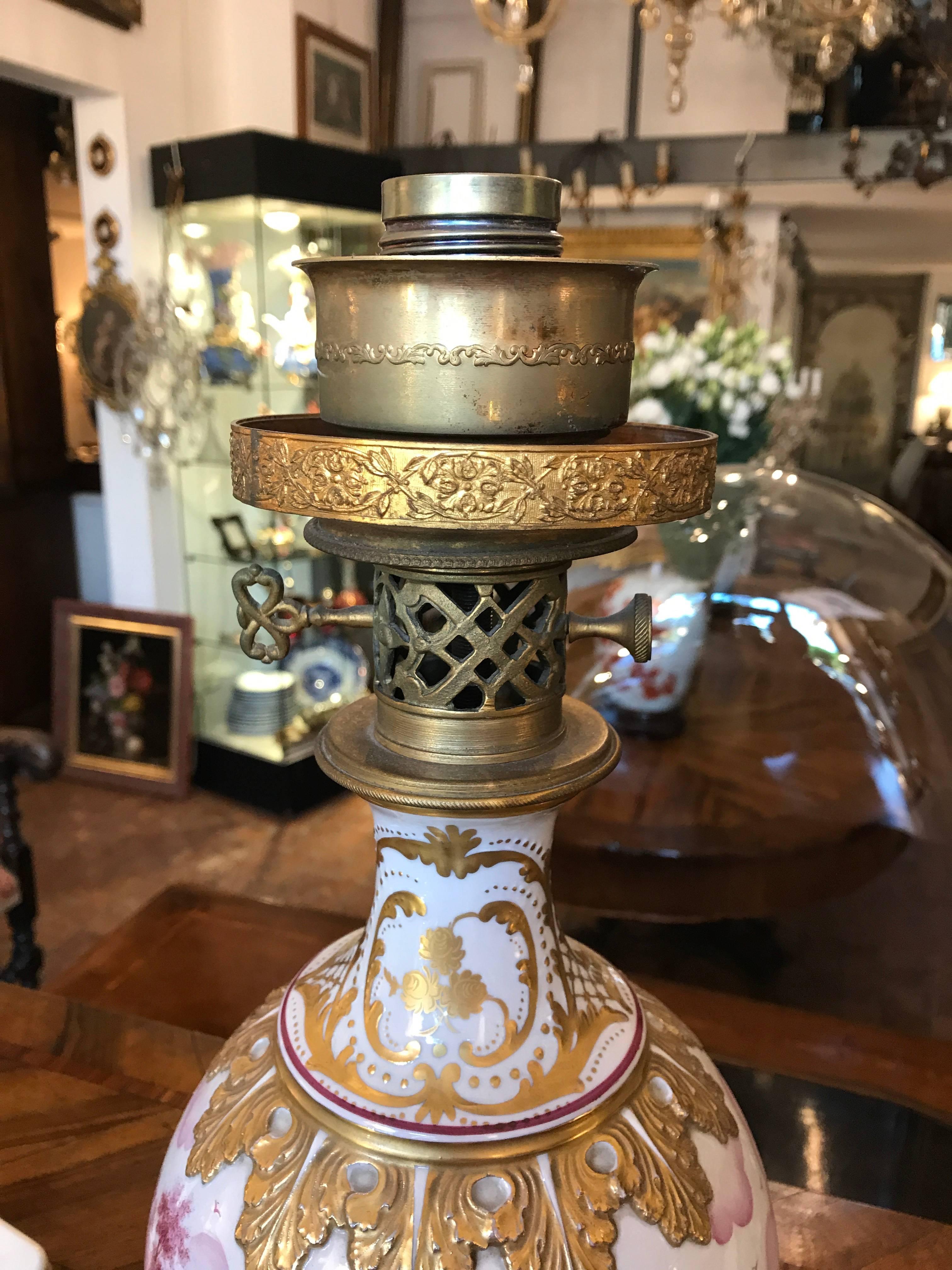 Late 20th Century Italian Porcelain Table Lamp by Mangani Firenze 1970 Rose and Gold Decoration