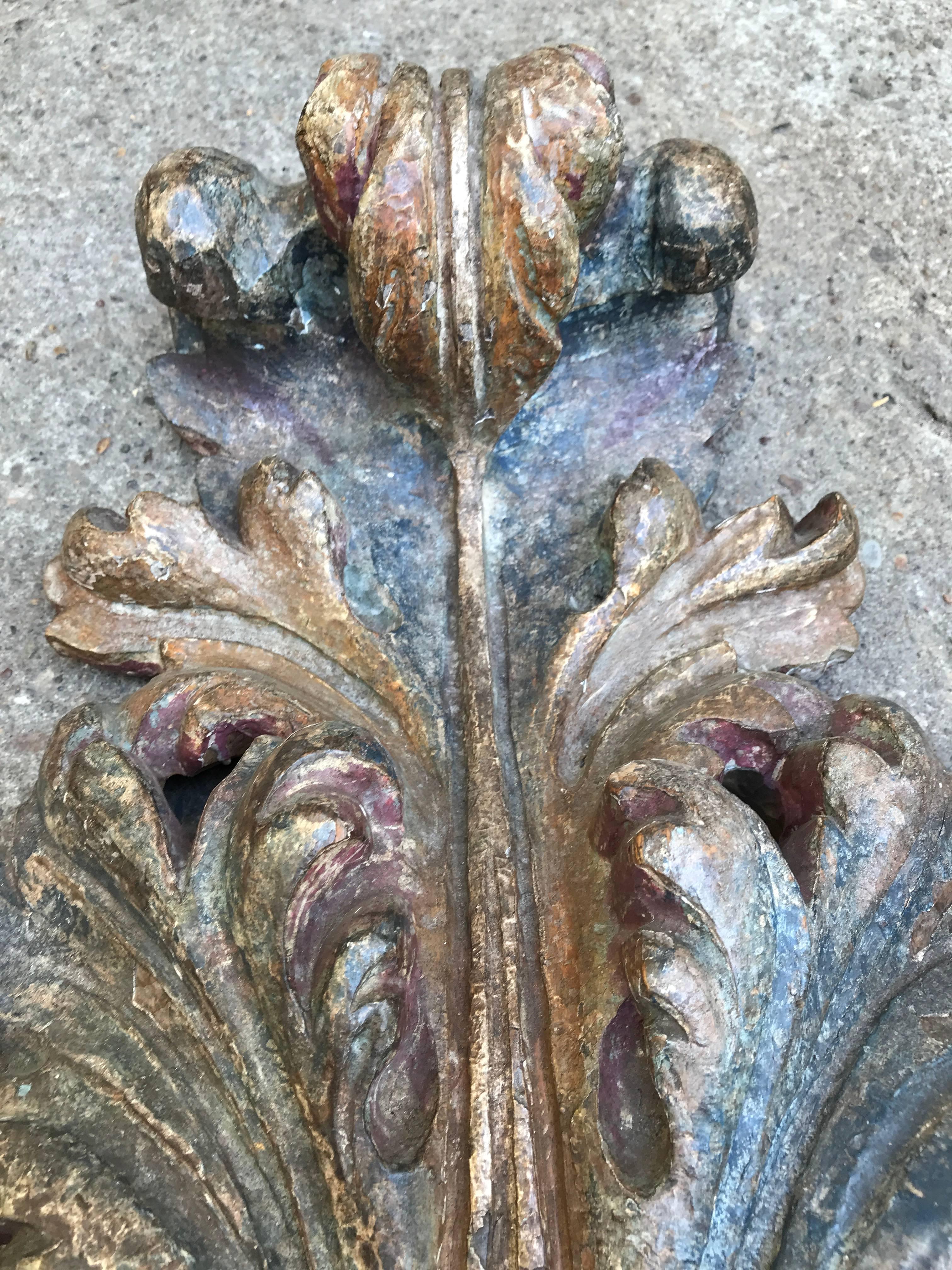 Pair of Italian Sconces 1930s Blue Acanthus Leaf Carved Pine Three-Armed Lights  In Distressed Condition In Milan, IT