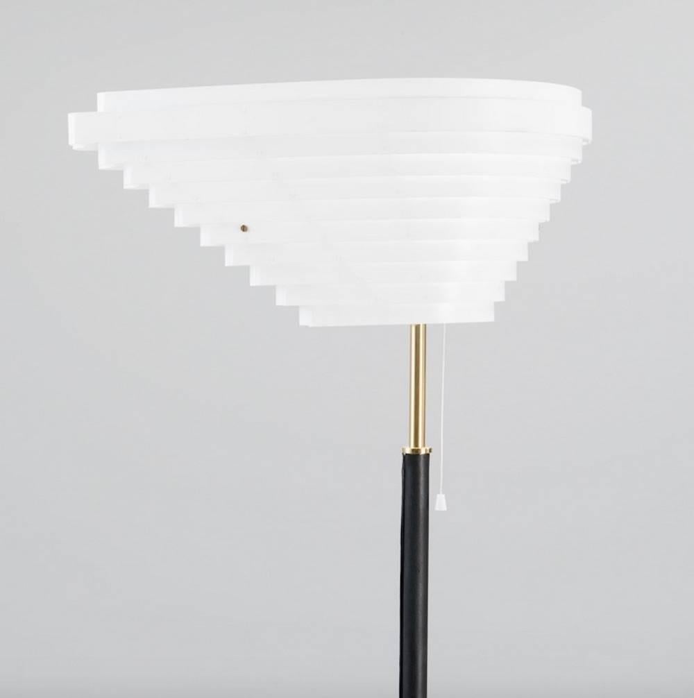 Late 20th century floor lamp Angel Wing, model A805, originally designed by Alvar Aalto in 1954 and later manufactured by Valaisinpaja Oy, Finland. White louvered metal shade. Shaft and base covered with black leather, brass details. Marked with