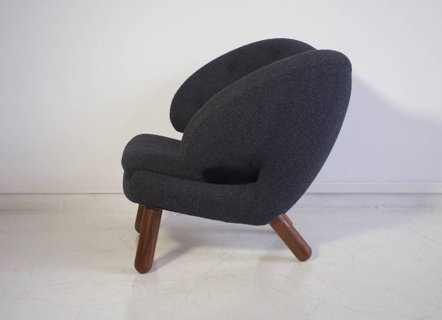 Scandinavian Modern Finn Juhl Pelikan Lounge Chair with Grey Upholstery and Round Walnut Legs
