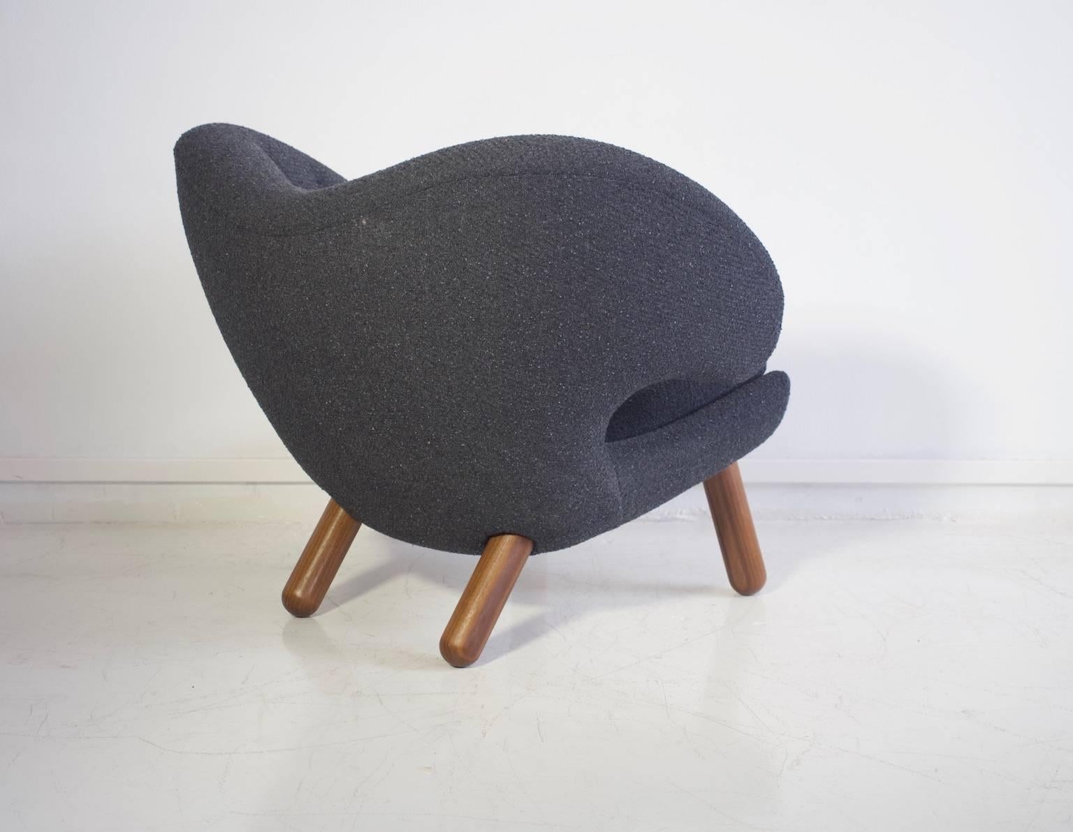 Contemporary Finn Juhl Pelikan Lounge Chair with Grey Upholstery and Round Walnut Legs