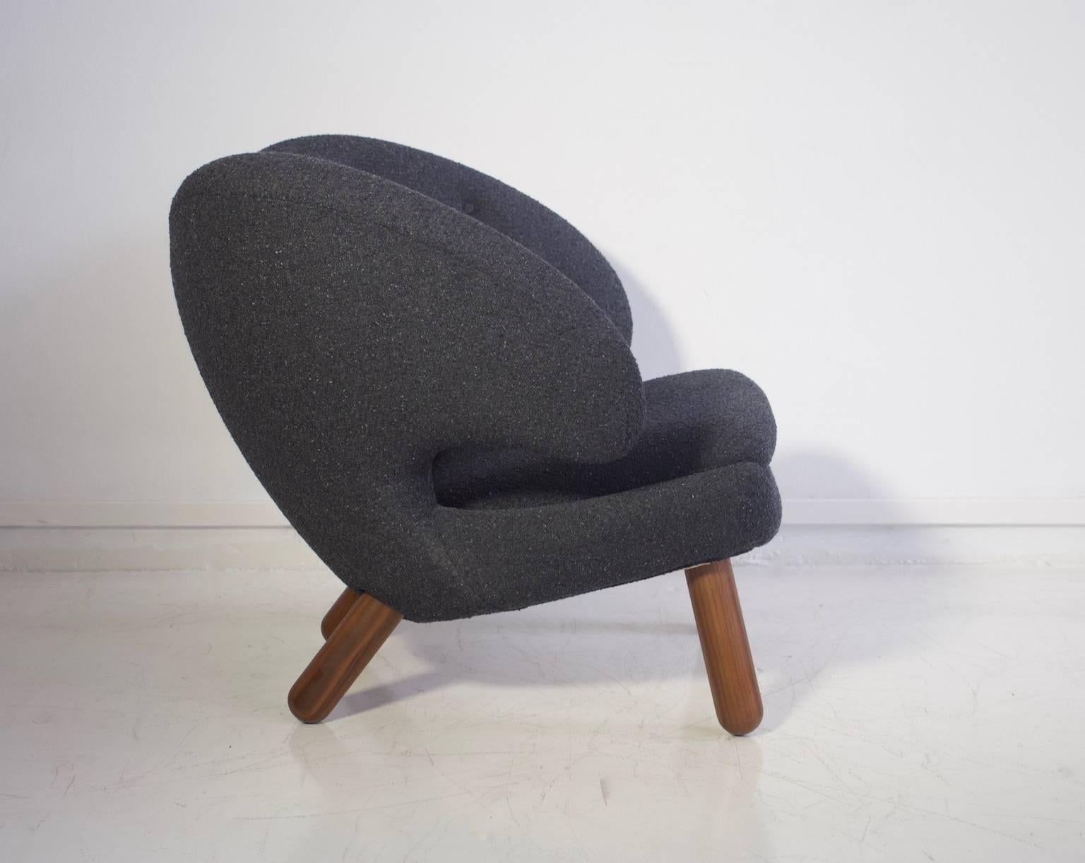 Wool Finn Juhl Pelikan Lounge Chair with Grey Upholstery and Round Walnut Legs