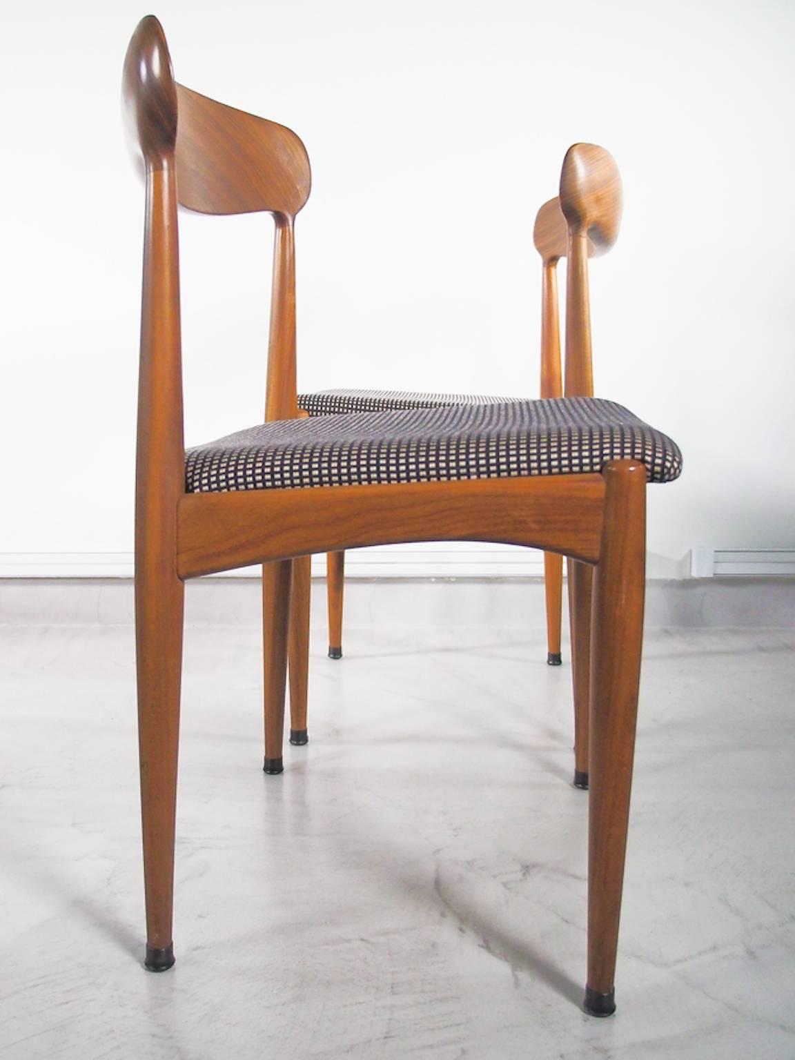 Set of Six Johannes Andersen Teak Dining Chairs In Excellent Condition In Madrid, ES