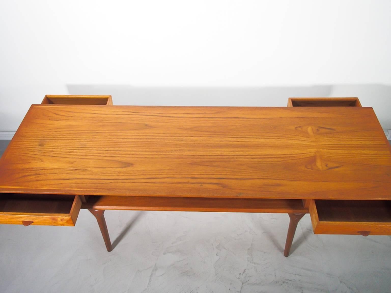 Danish Rectangular Teak Coffee Table with Drawers In Excellent Condition In Madrid, ES