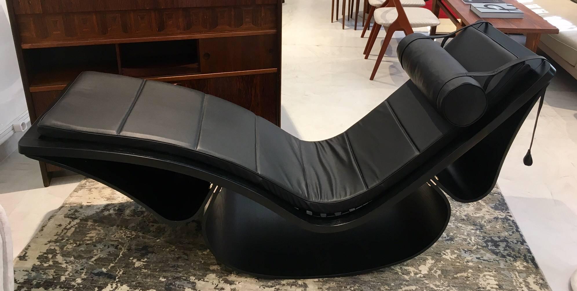oscar niemeyer lounge chair