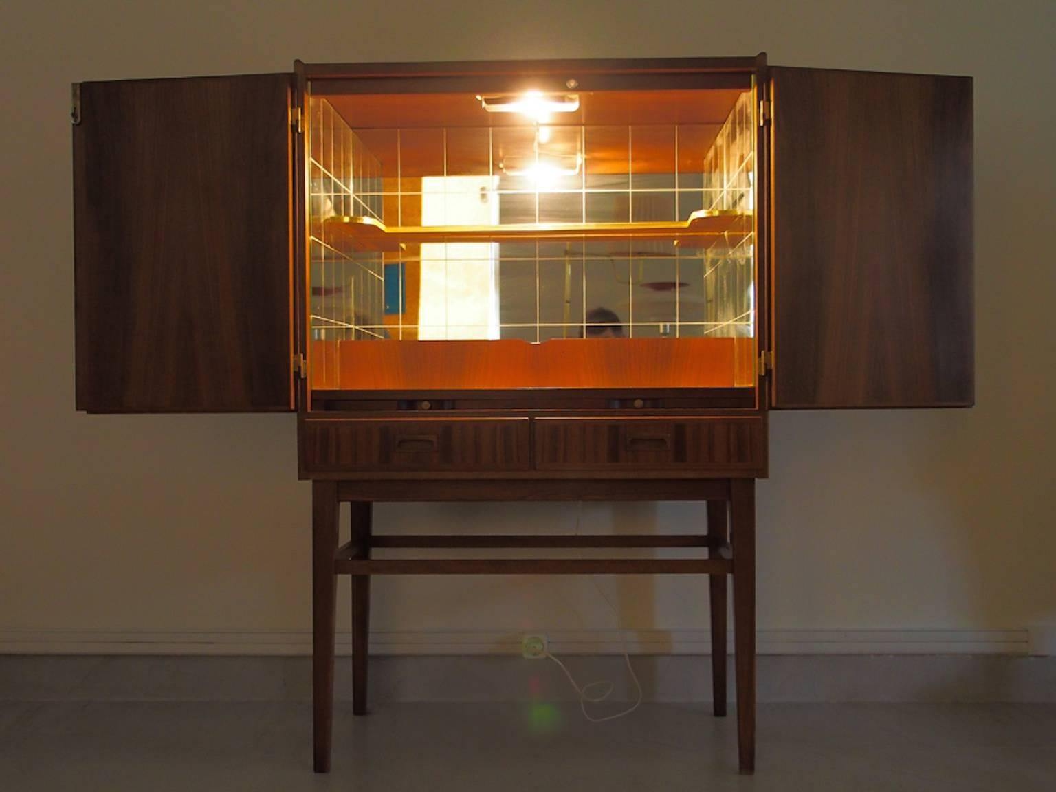 European Mid-20th Century Bar Cabinet with Interior Mirrors and Light