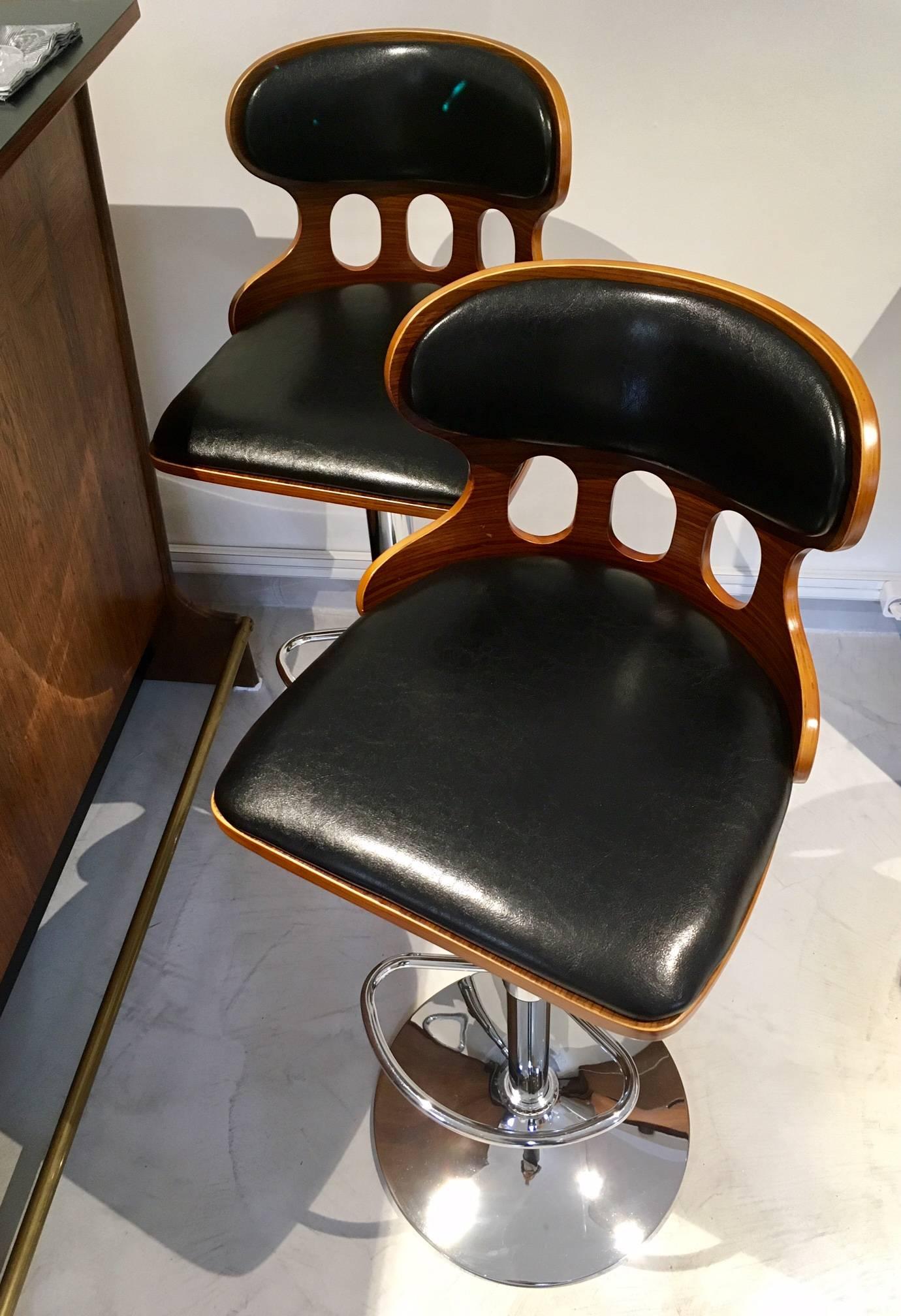Modern Pair of Contemporary Bar or Kitchen Stools with Black Seat Upholstery