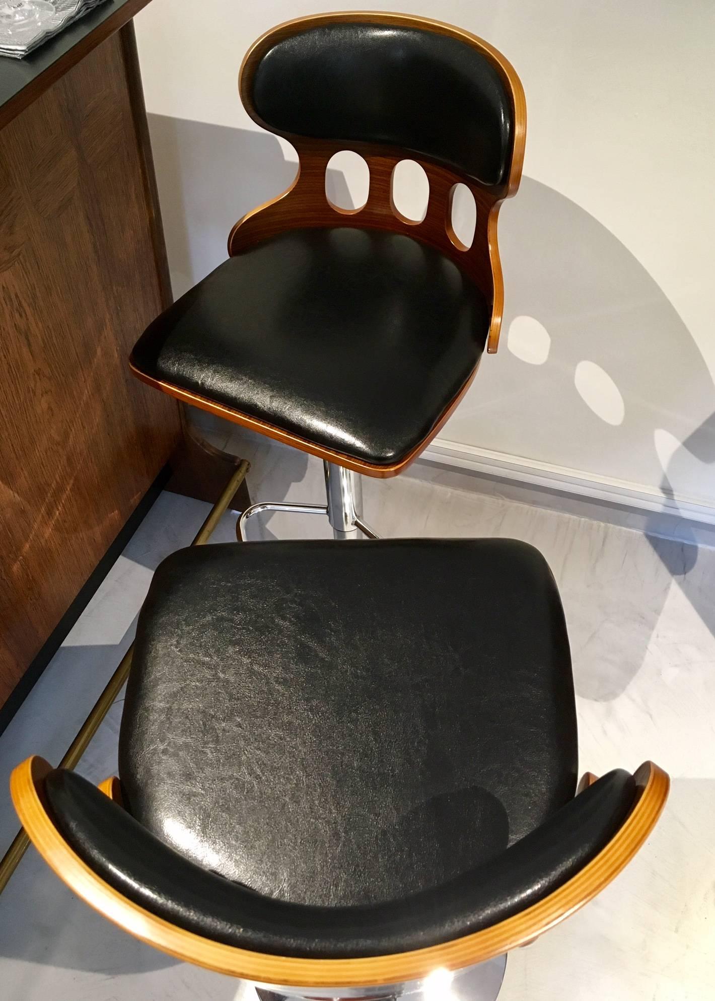 Faux Leather Pair of Contemporary Bar or Kitchen Stools with Black Seat Upholstery