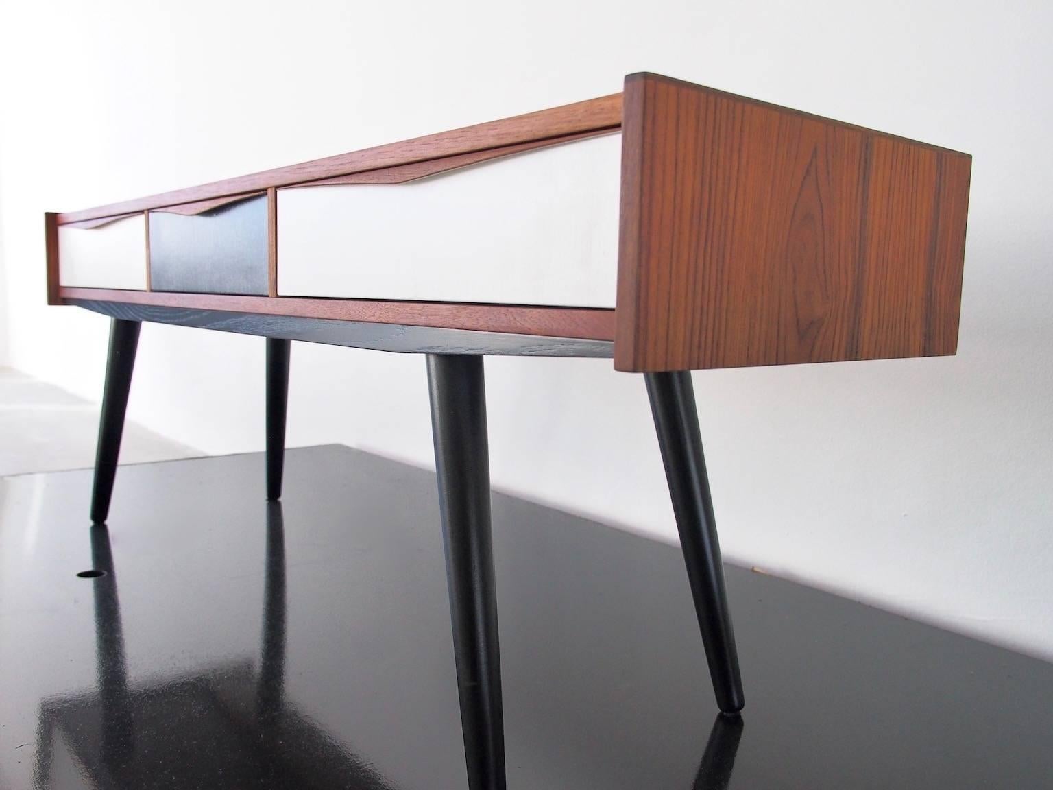 Low Teak Console with Black and White Drawers by Svend Erik Andersen In Excellent Condition In Madrid, ES
