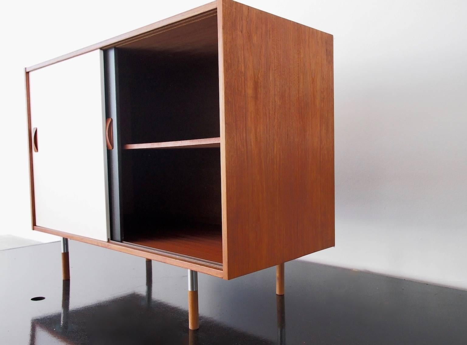 Small Black and White Front Teak Sideboard by Clausen & Son In Good Condition In Madrid, ES