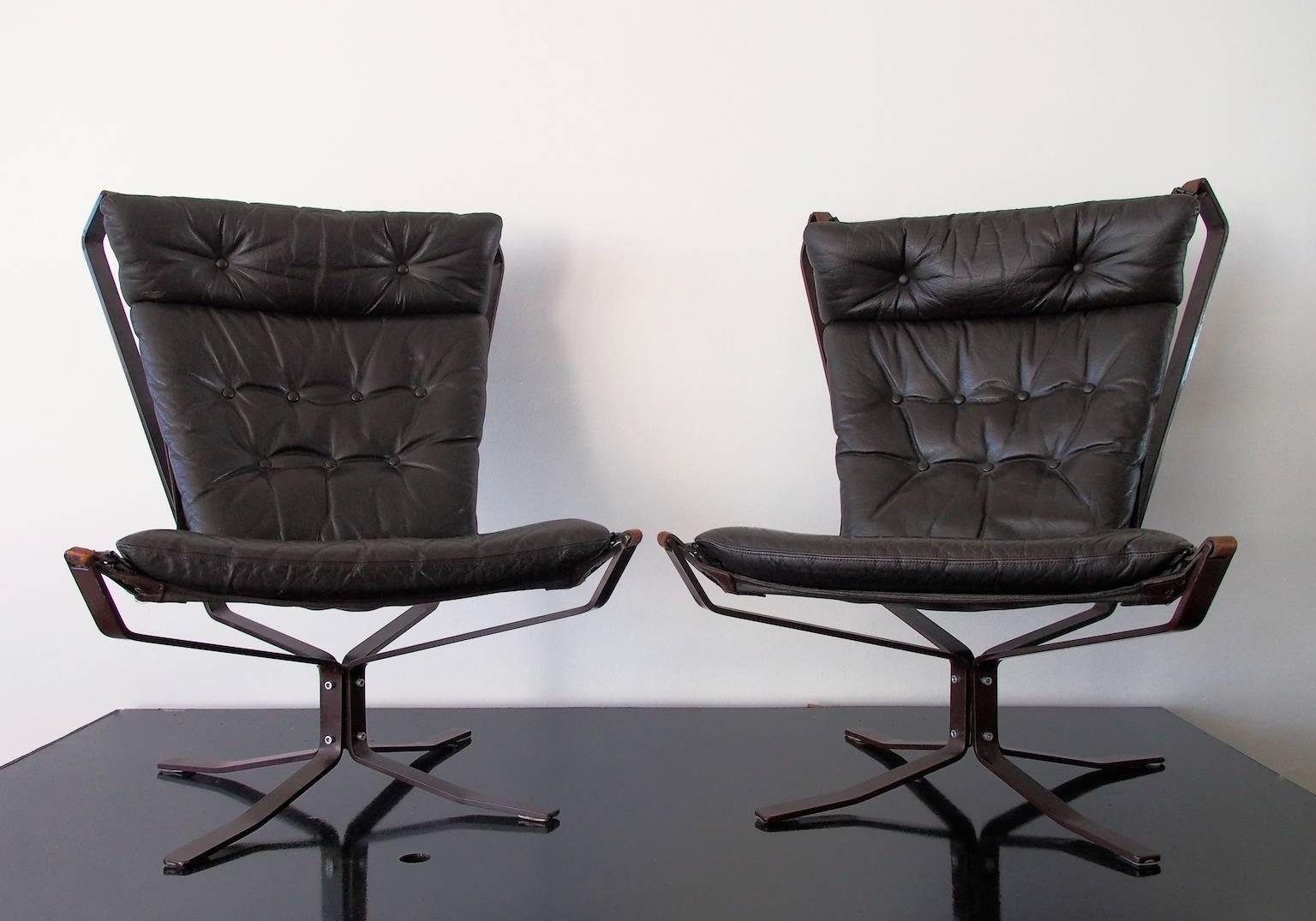 Pair of dark brown leather Falcon chairs with high back on X-shaped steel frame by Norwegian designer Sigurd Ressel, circa 1970s. Beautiful leather details, very comfortable.