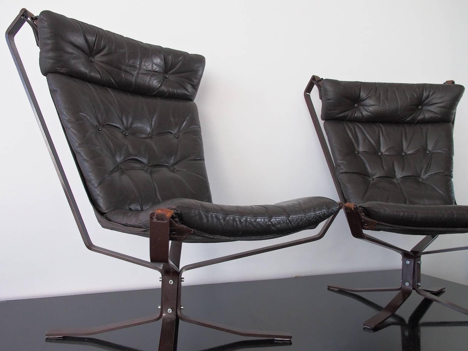Scandinavian Modern Pair of Sigurd Ressel Leather and Steel Falcon Chairs
