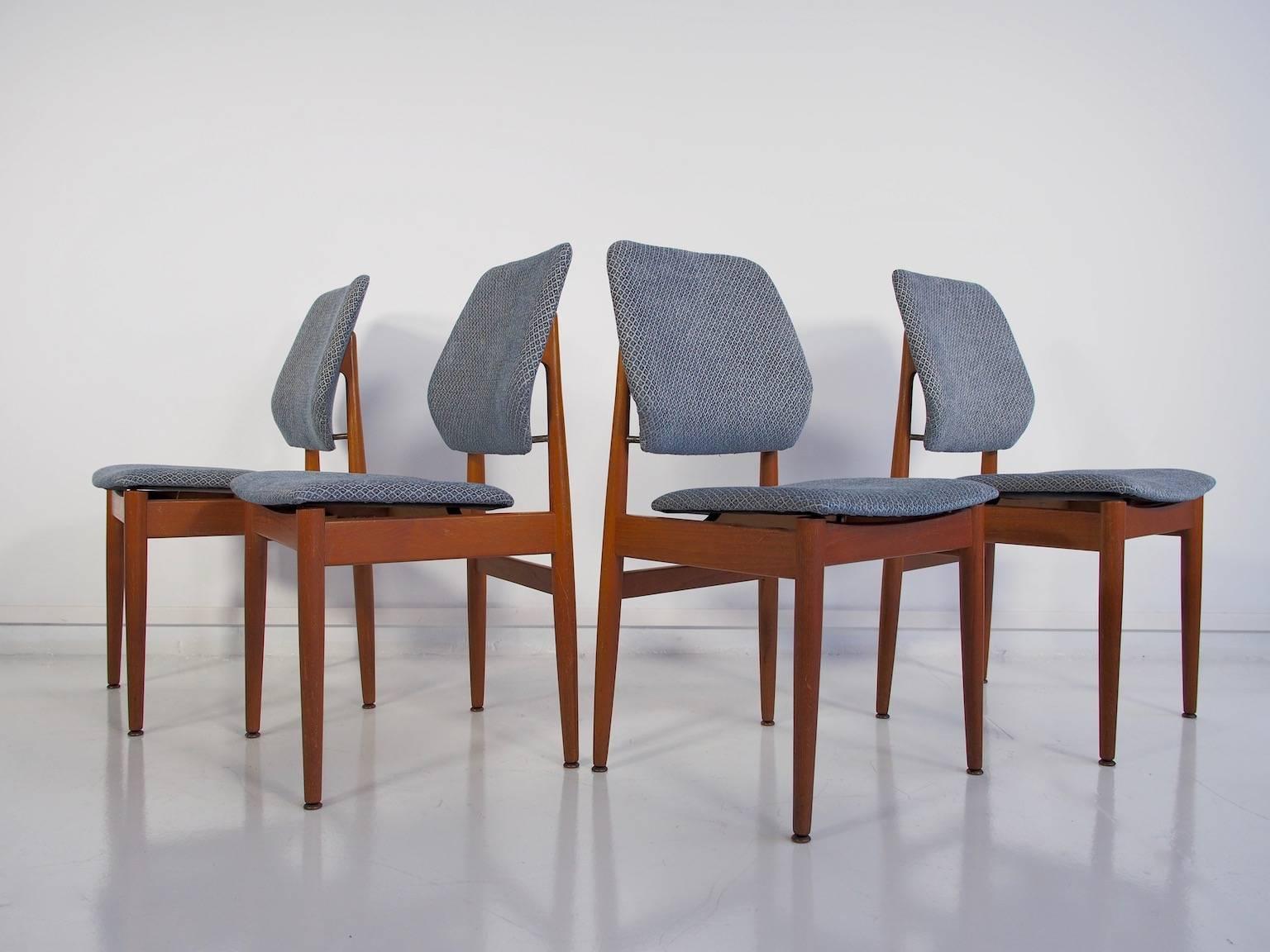 Set of six dining chairs with teak frame. Newly upholstered in blue and grey fabric with diamond pattern (composition: 64% linen, 24% viscose, 12% cotton). Marked Casala.