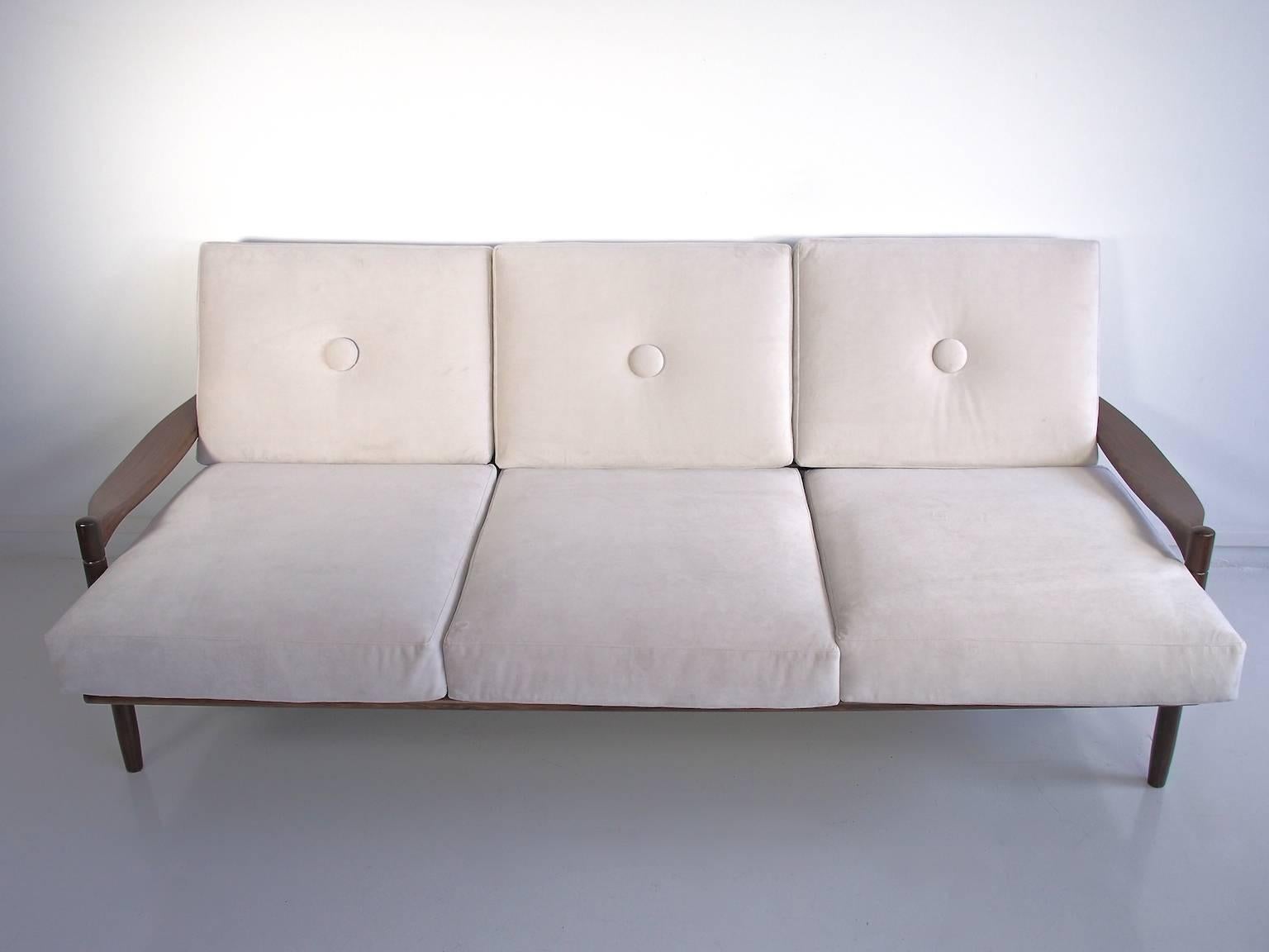 Fabric Scandinavian Modern Style Three-Seat White Sofa with Wooden Frame