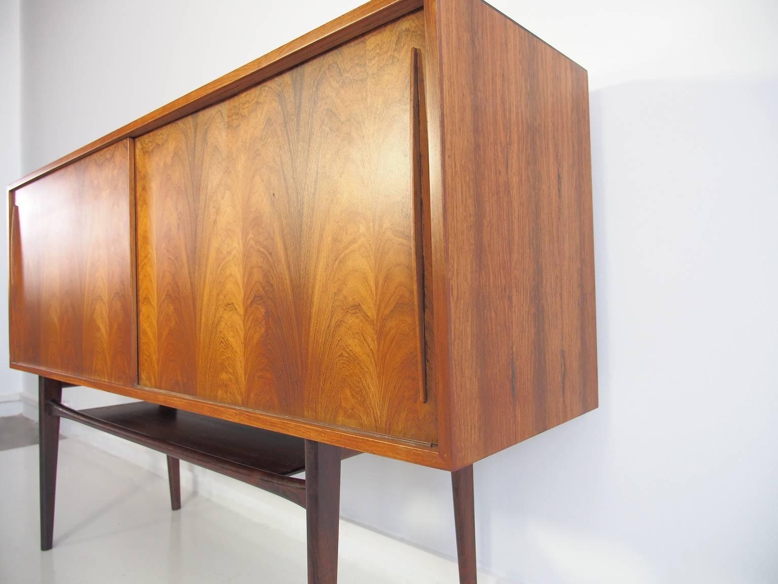 Mid-20th Century Rosewood Sideboard with Sliding Doors In Excellent Condition In Madrid, ES