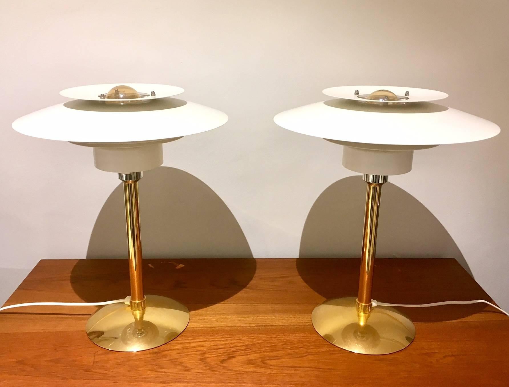 Mid-Century Modern Pair of White Table Lamps, Model 2687, Light Studio by Horn
