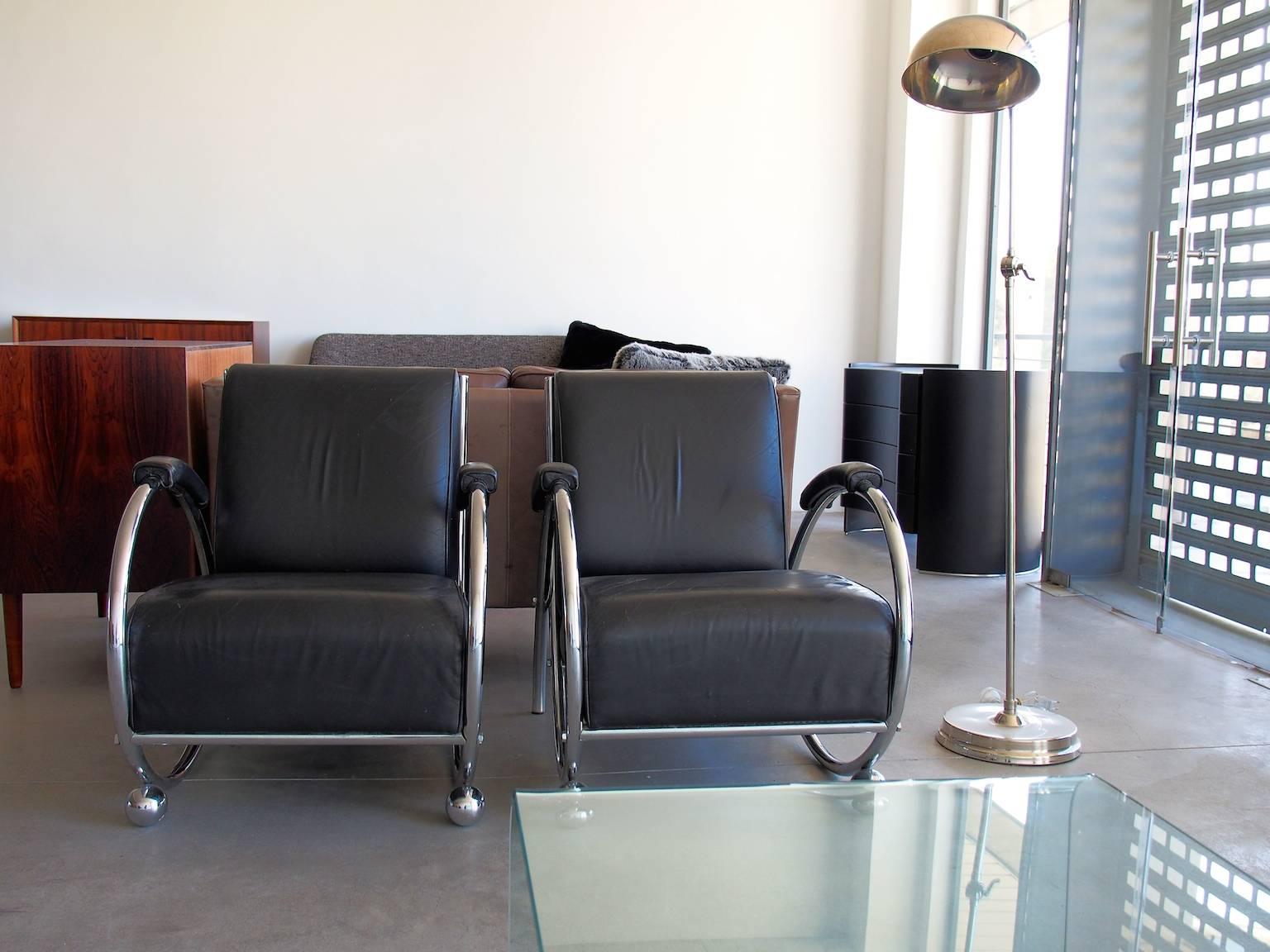 Pair of Chrome and Black Leather Bauhaus Lounge Chairs, circa 1950s 4