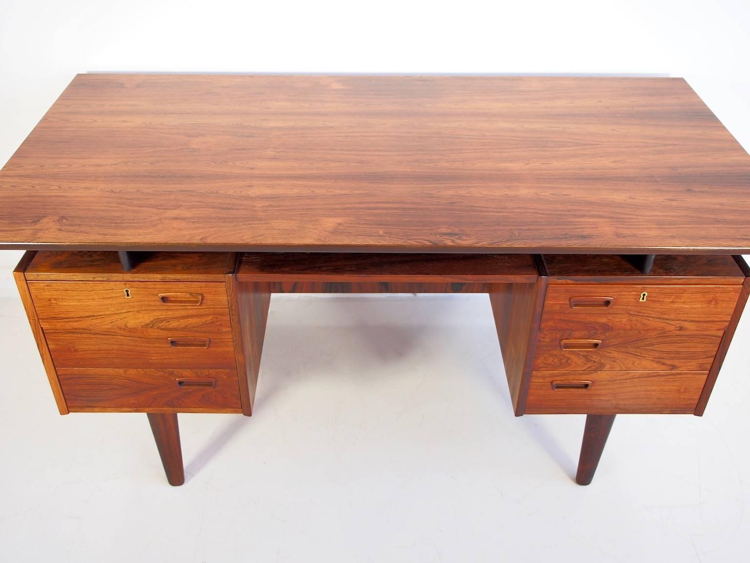 Danish Rosewood Writing Desk with Drawers and Shelves In Excellent Condition In Madrid, ES