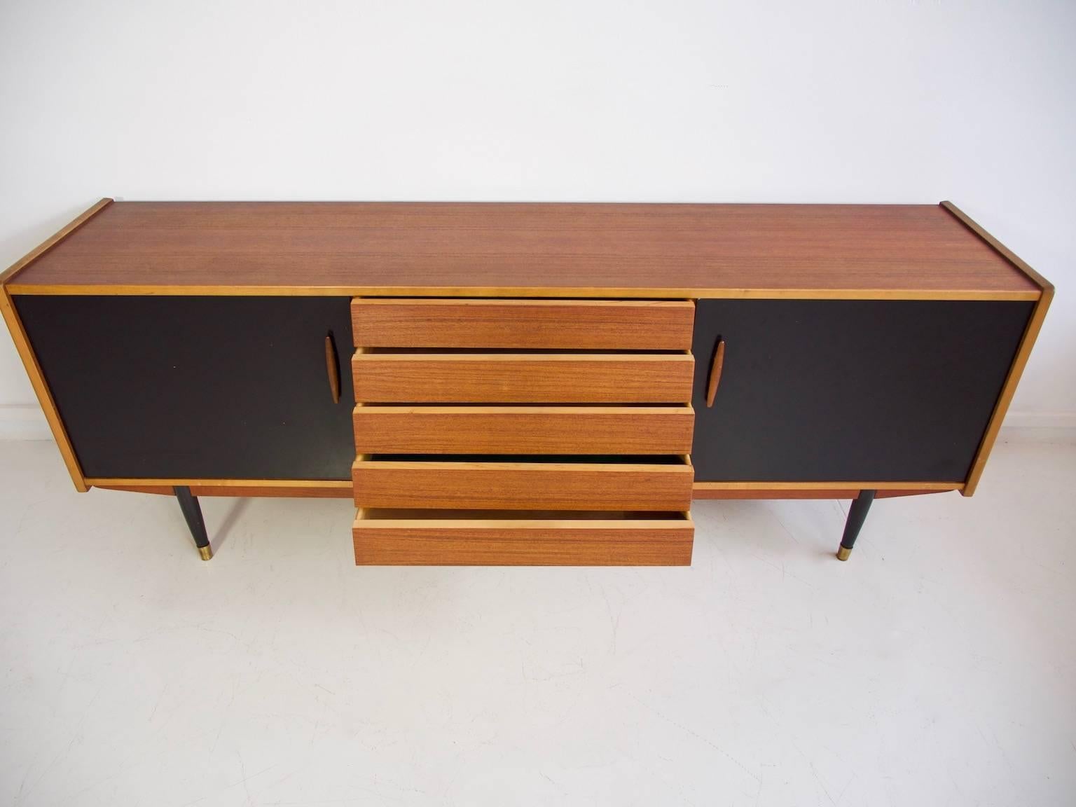 Long Teak Sideboard with Drawers and Black Sliding Doors by Hugo Troeds In Good Condition In Madrid, ES