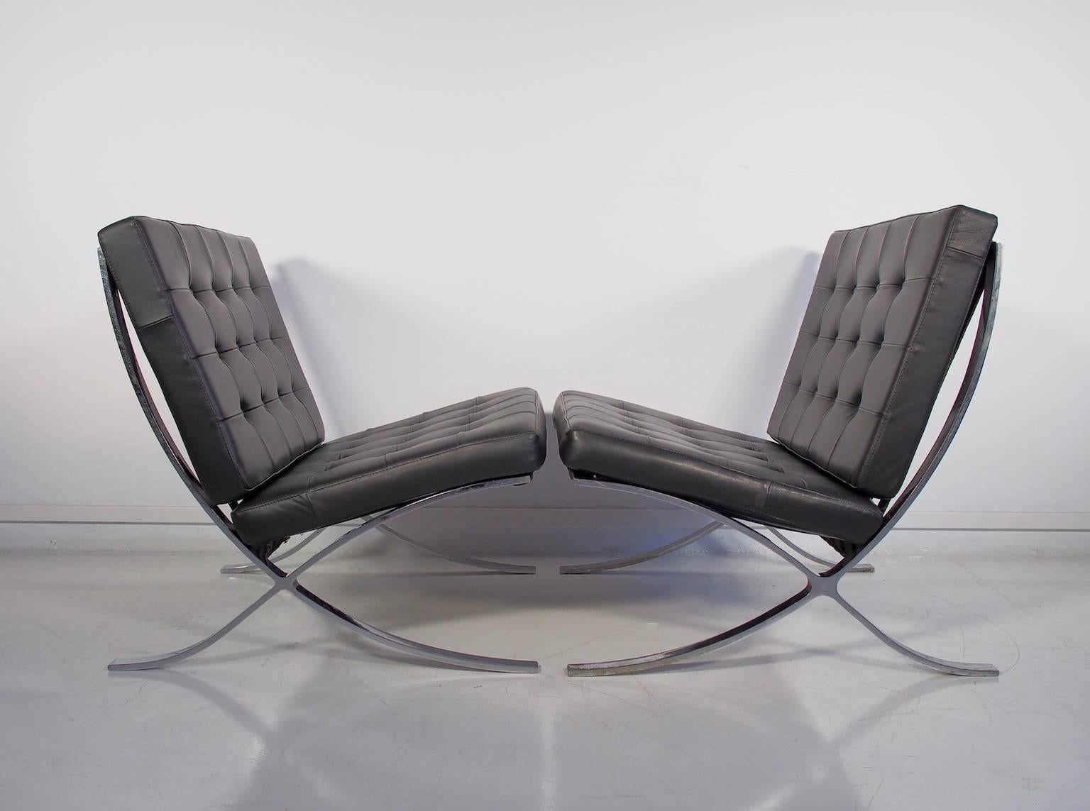 Mid-Century Modern Pair of Barcelona Black Leather Lounge Chairs by Ludwig Mies van der Rohe