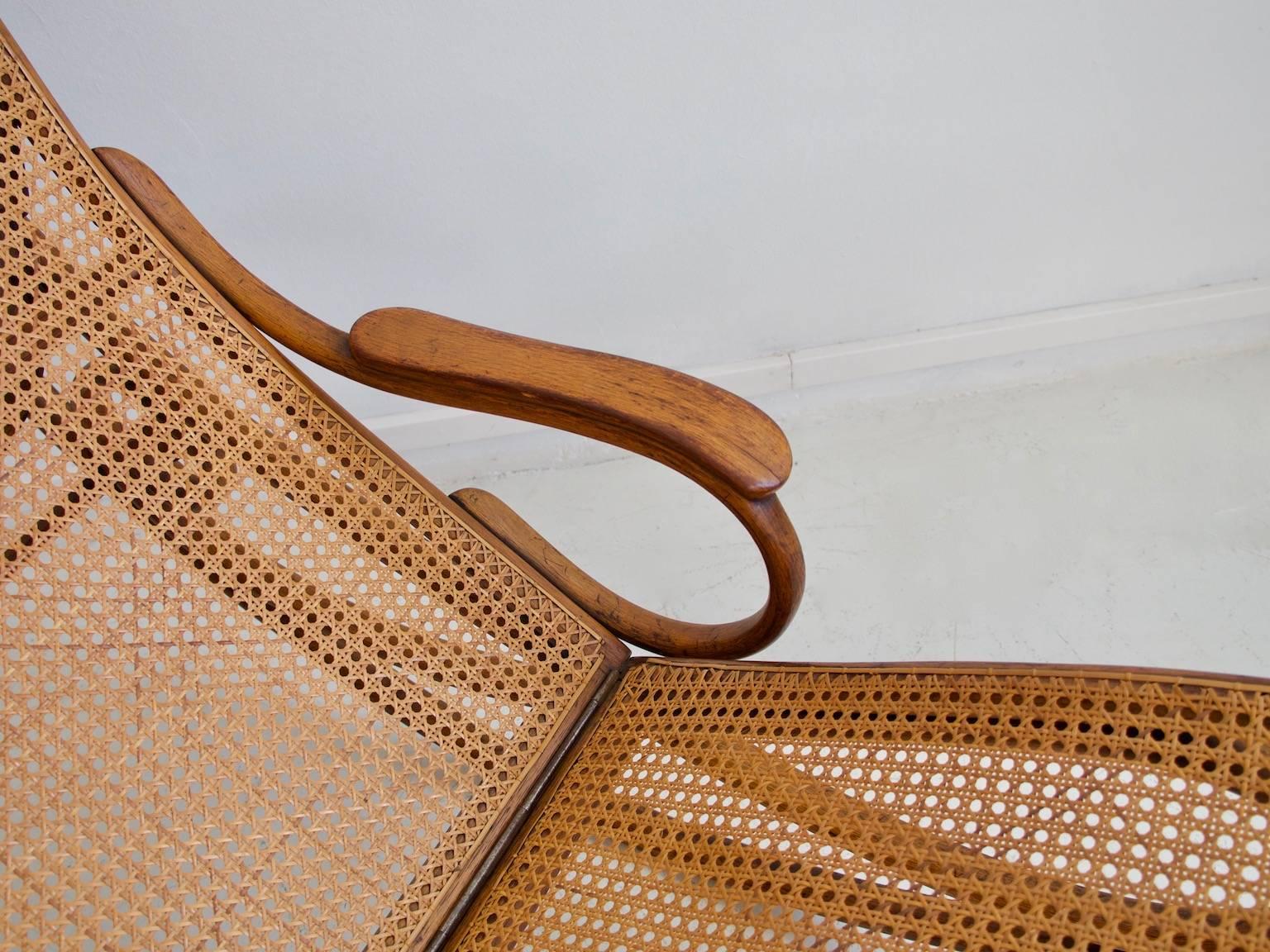 Thonet Bentwood and Rattan Rocking Chaise Longue Model 7500 In Good Condition In Madrid, ES