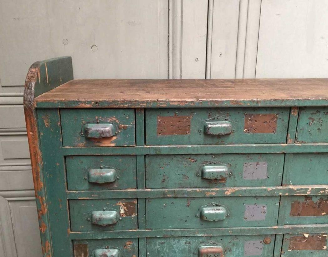 Craft furniture early 20th century with its beautiful patina of origin. It was used in a garage to store the screws.

It is solid wood and its shell handles are made of metal. It consists of 32 drawers.
Size of the drawers: 34 x 8 x 35 cm.

Its