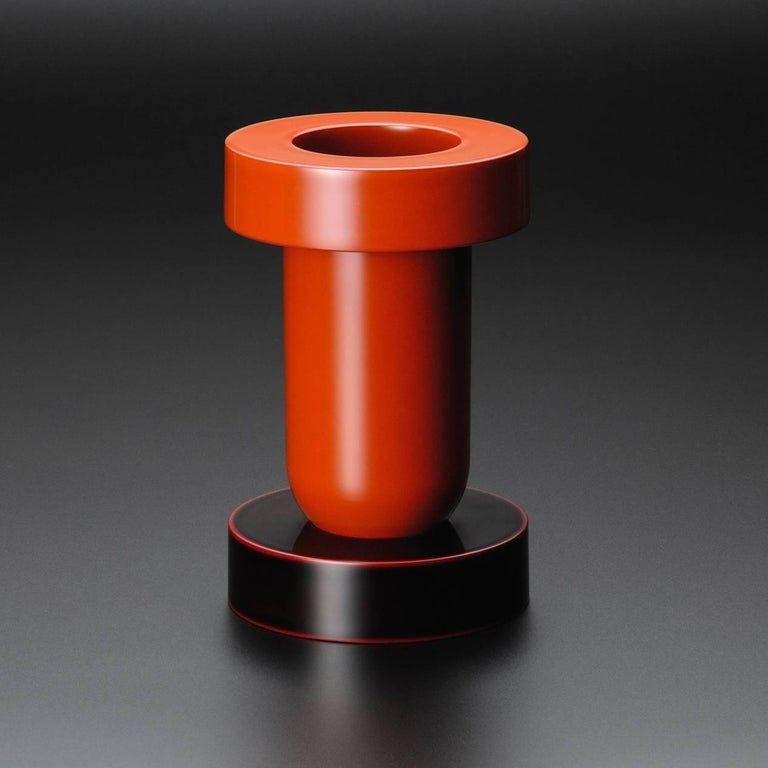 Mirto flower vase designed by Ettore Sottsass for Marutomi. This model is limited Japanese urushi lacquer model.
Japanese traditional urushi pigment is made from natural urushi tree, which has about 9,000 years history.
These two colors of dark