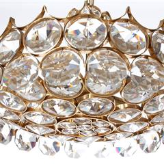 1960er Jahre Palwa-Kronleuchter mit sieben Leuchten aus vergoldetem Messing und diamantförmigem Kristallglas