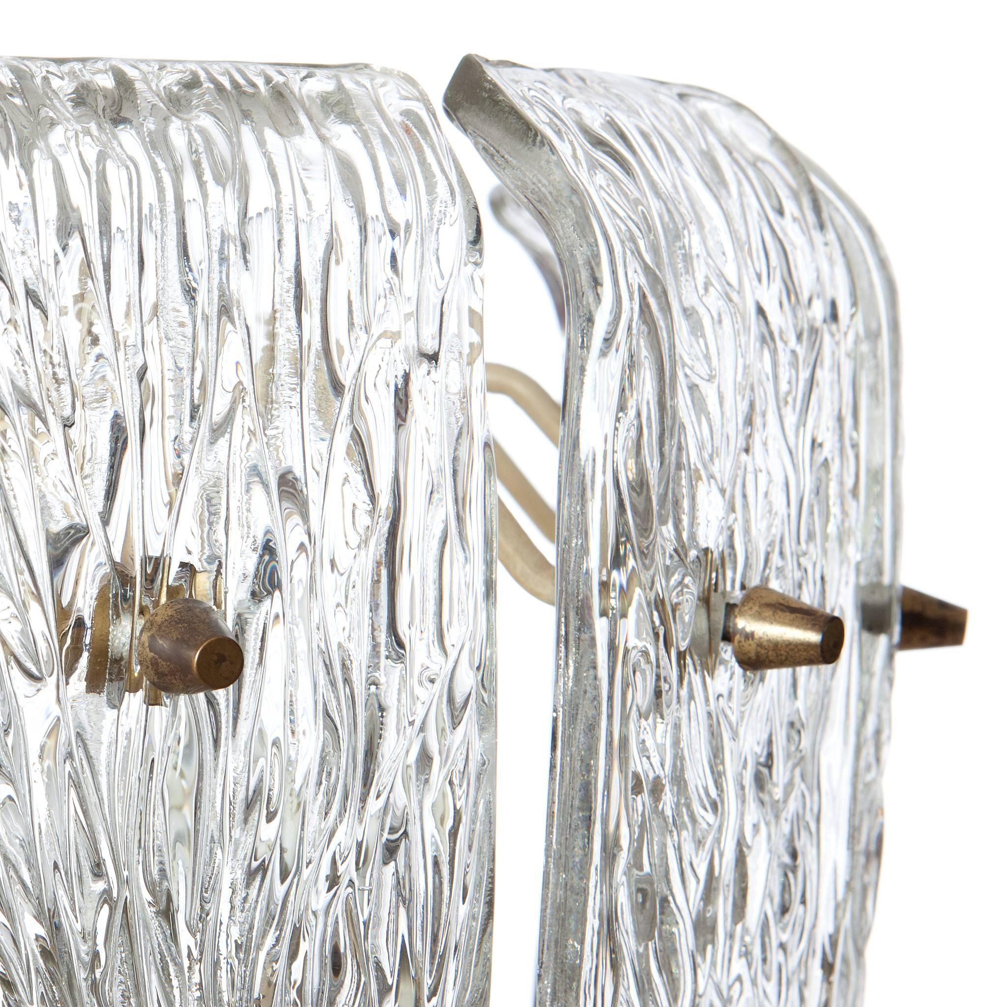 Mid-Century Modern Lustre à dix lumières en laiton et verre pressé, Autriche, années 1950, Kalmar Lighting en vente