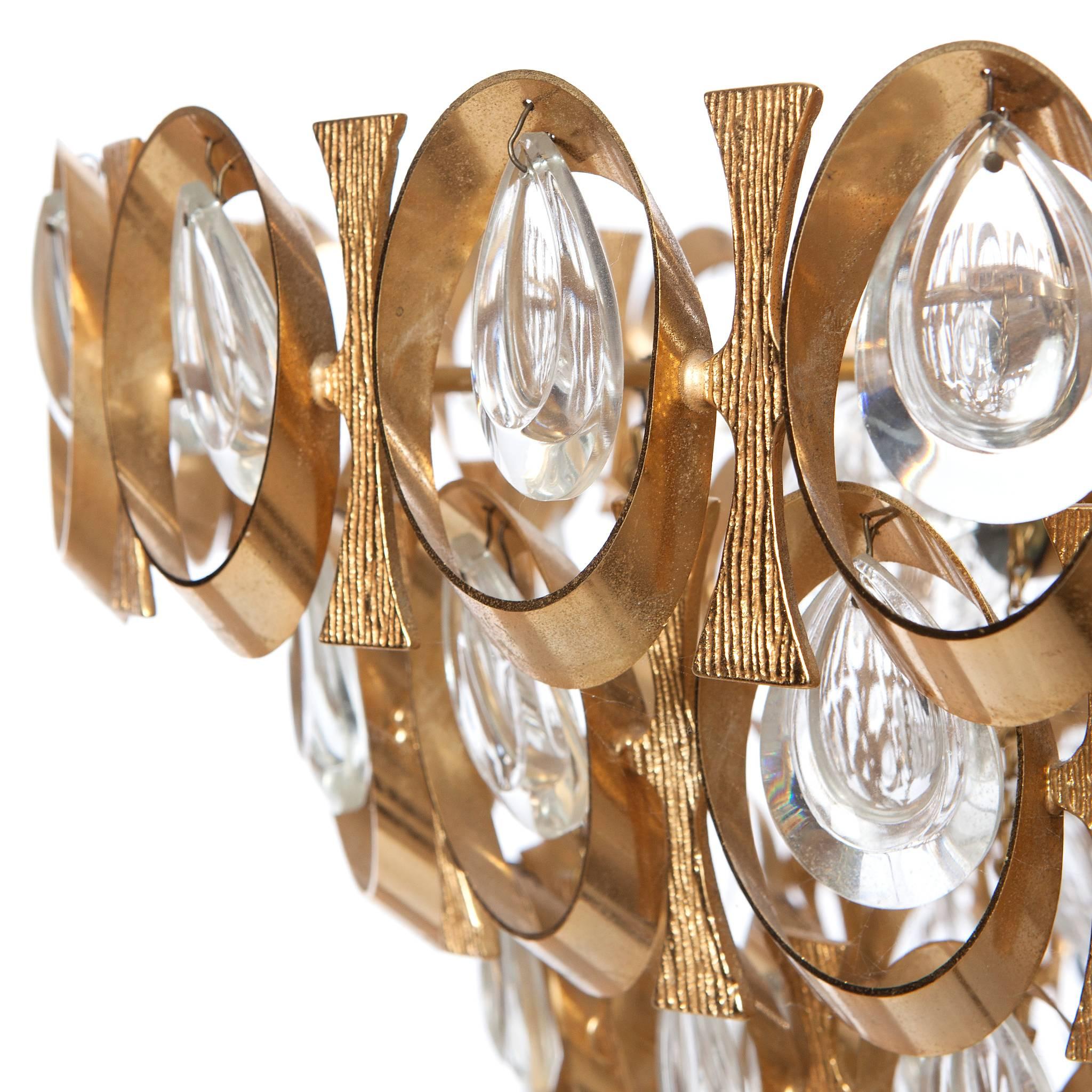Mid-Century Modern Lustre PALWA à huit lumières des années 1960, en laiton plaqué or et cristal en vente