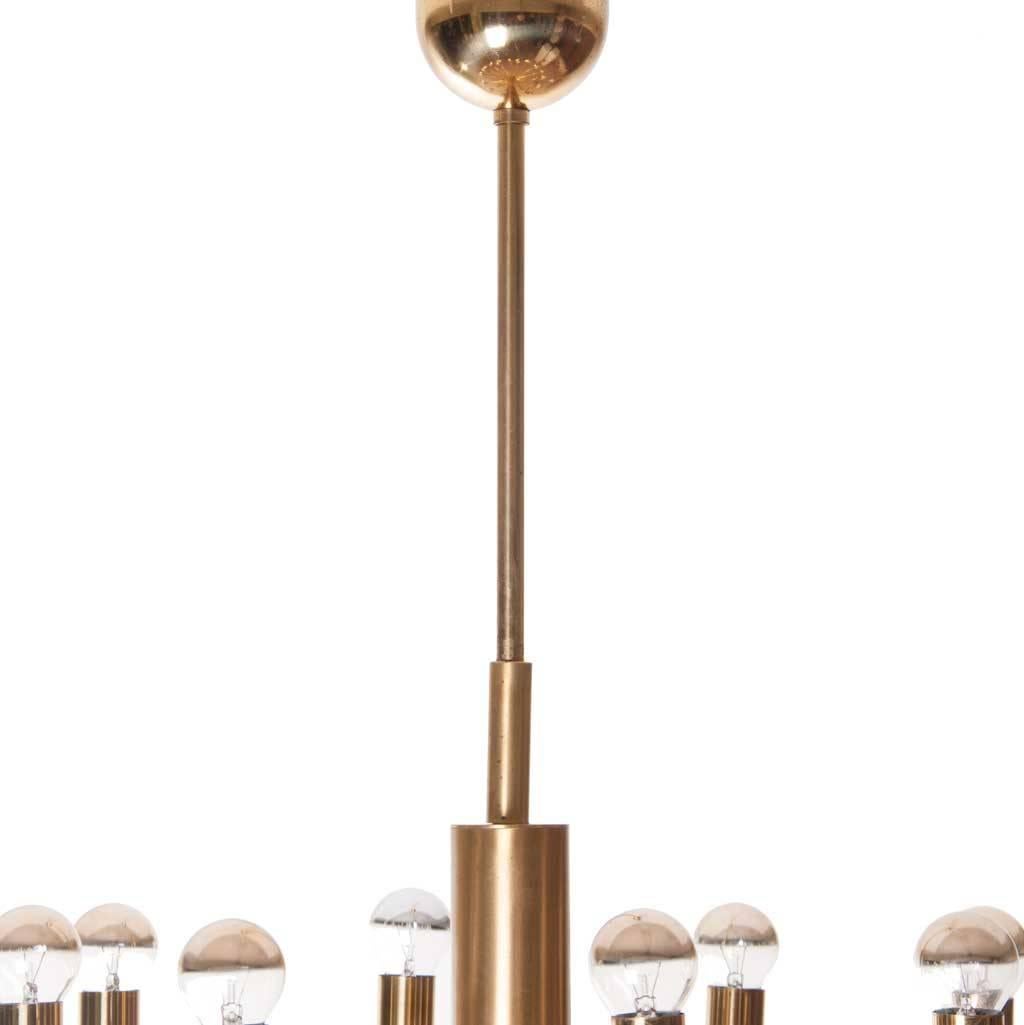 1960s Large Brass 32-Lights Chandelier For Sale 2