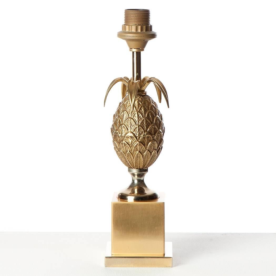 Français Lampe de table en bronze patiné et laiton des années 1970 attribuée à la Maison Le Dauphin en vente
