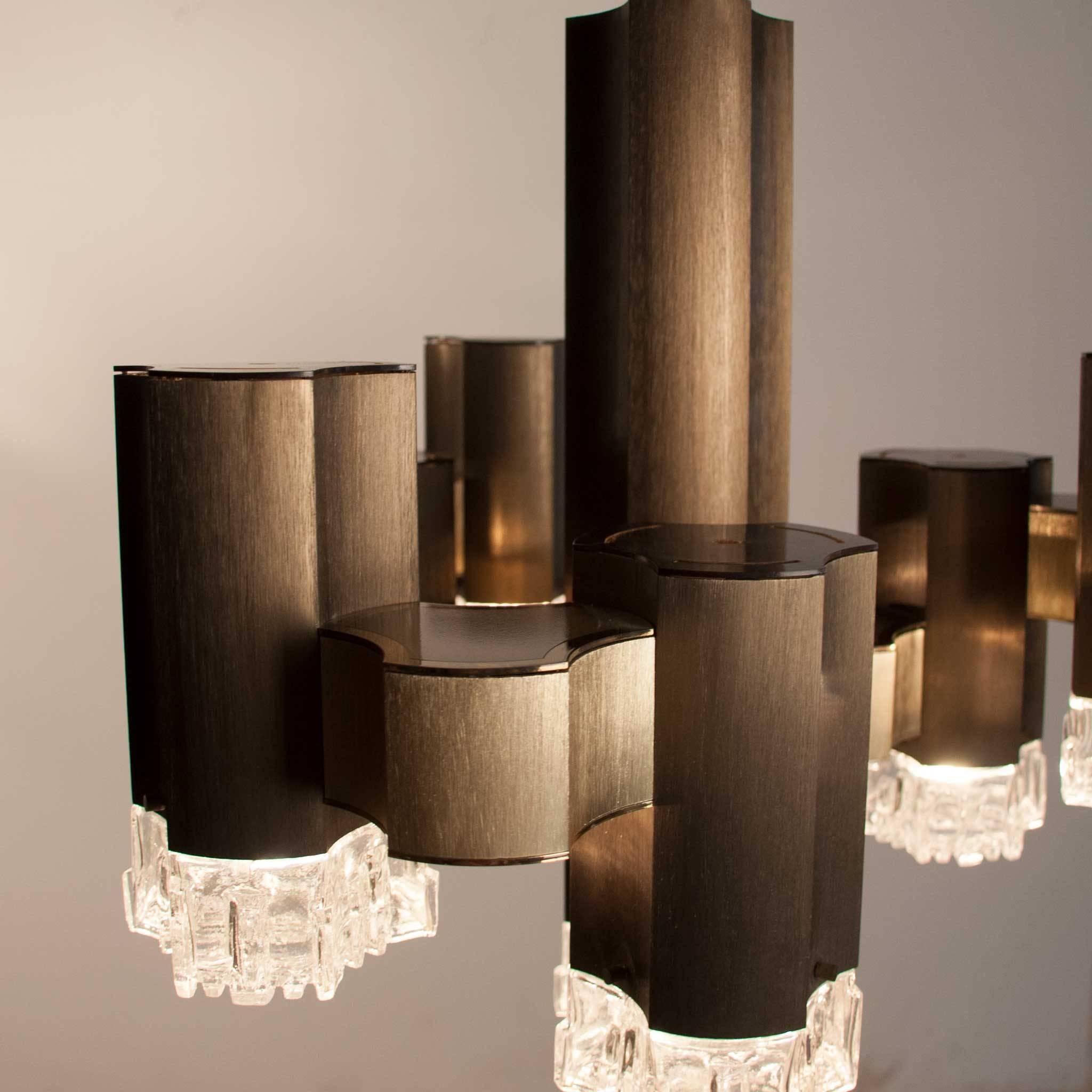 20th Century 1970s Gold Aluminium and Glass Seven-Light Chandelier by Sciolari For Sale