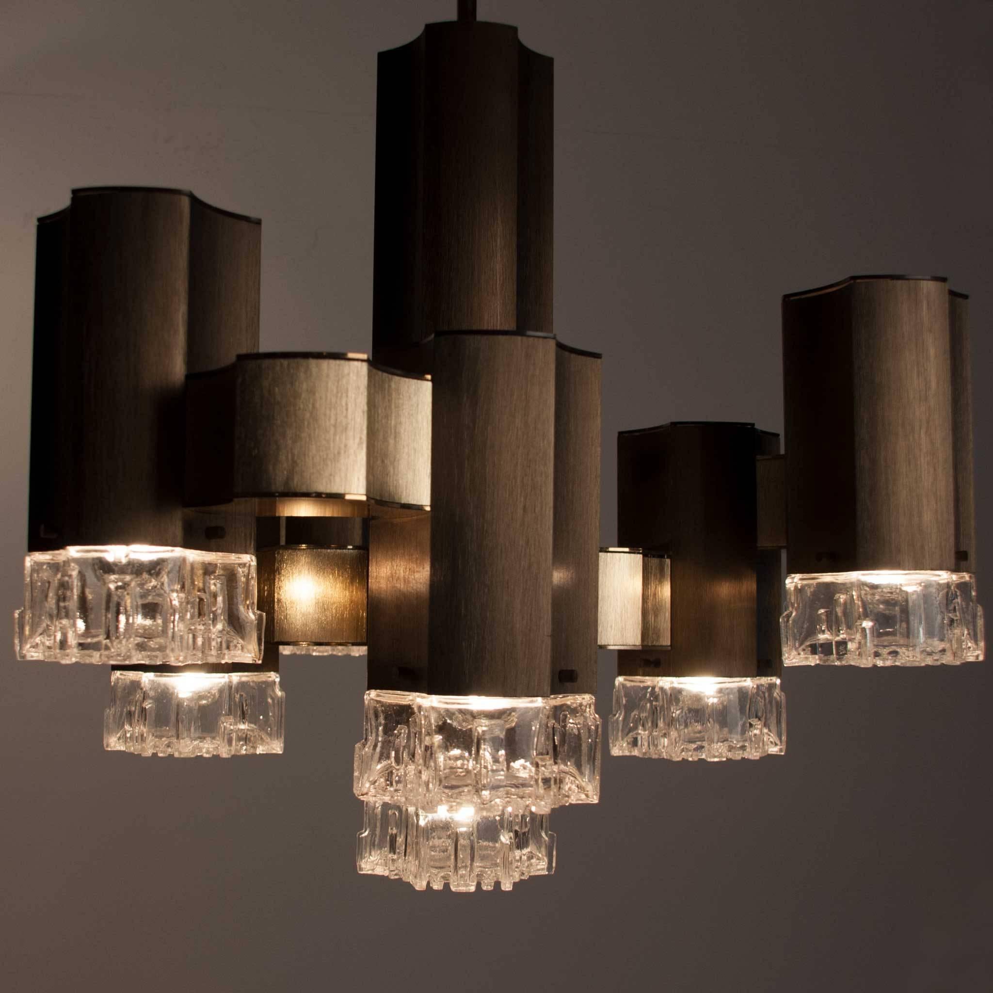 Aluminum 1970s Gold Aluminium and Glass Seven-Light Chandelier by Sciolari For Sale