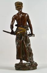 Giovane arabo con la sua spada, statua in bronzo di I.L.A. Steiner